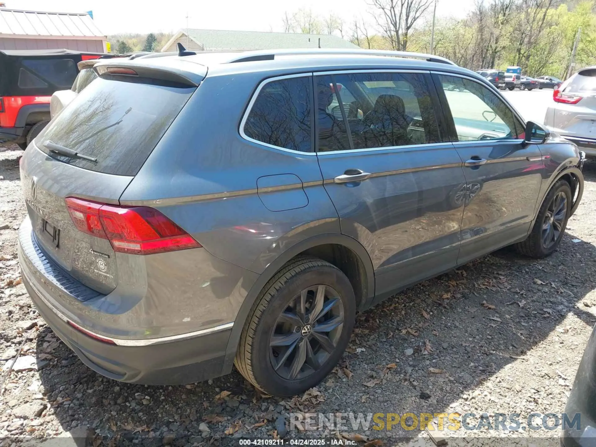 4 Photograph of a damaged car 3VV2B7AXXNM019538 VOLKSWAGEN TIGUAN 2022