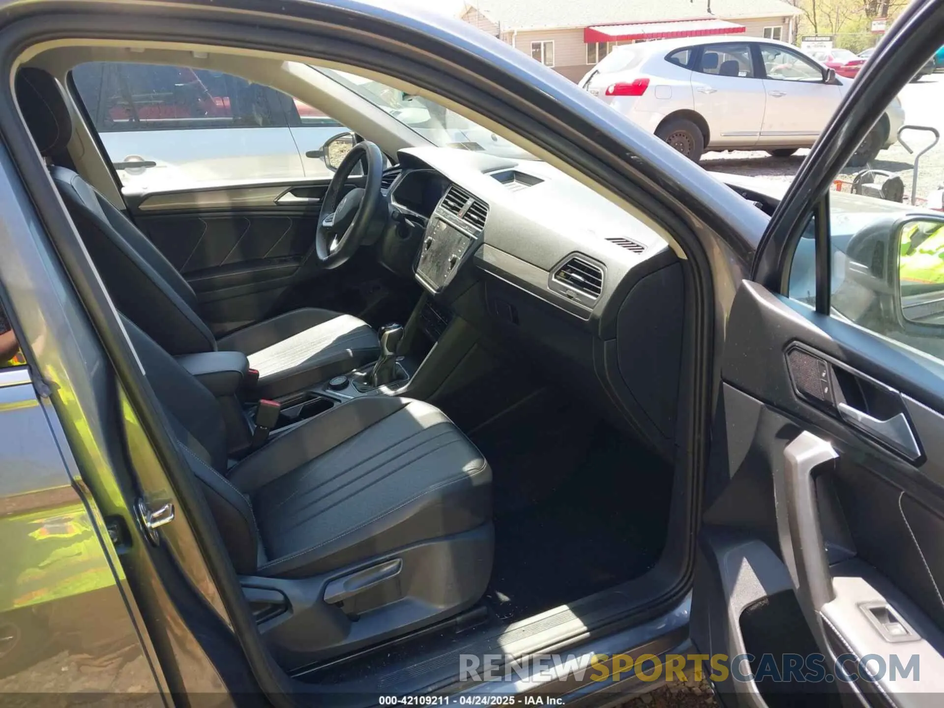 5 Photograph of a damaged car 3VV2B7AXXNM019538 VOLKSWAGEN TIGUAN 2022