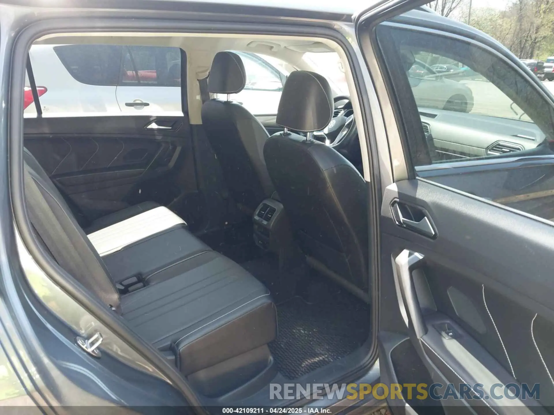 8 Photograph of a damaged car 3VV2B7AXXNM019538 VOLKSWAGEN TIGUAN 2022