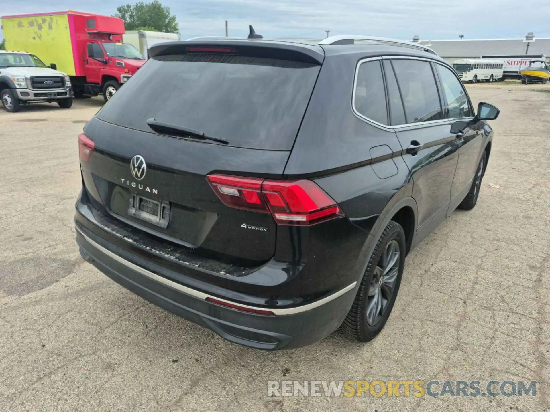 13 Photograph of a damaged car 3VV2B7AXXNM104363 VOLKSWAGEN TIGUAN 2022