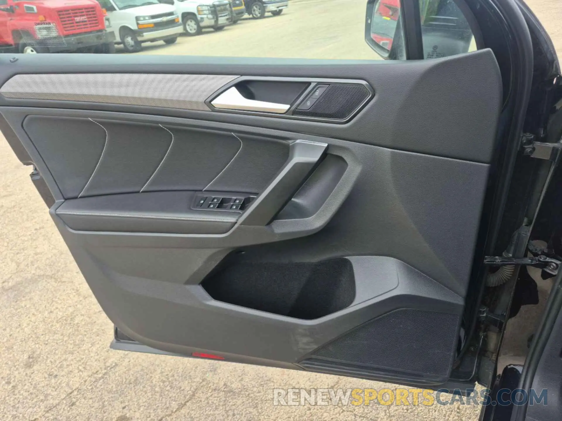 18 Photograph of a damaged car 3VV2B7AXXNM104363 VOLKSWAGEN TIGUAN 2022