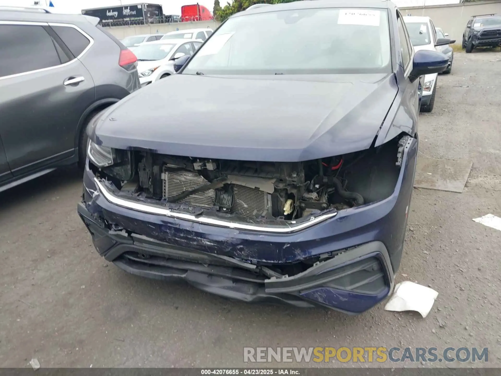 12 Photograph of a damaged car 3VV3B7AX0NM018659 VOLKSWAGEN TIGUAN 2022