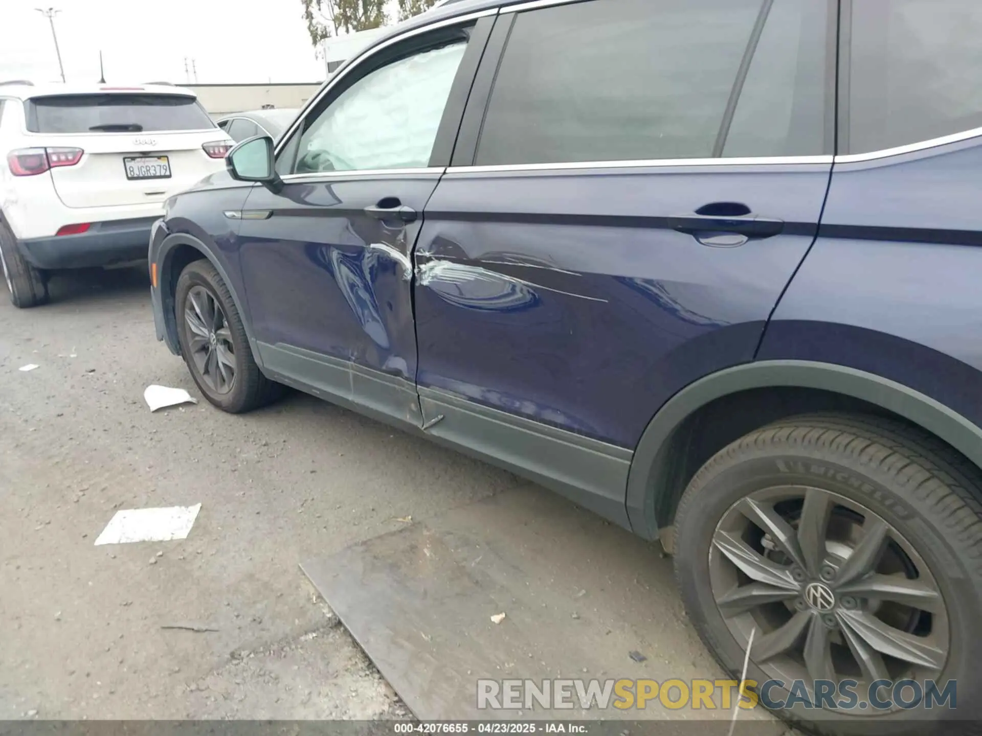 14 Photograph of a damaged car 3VV3B7AX0NM018659 VOLKSWAGEN TIGUAN 2022