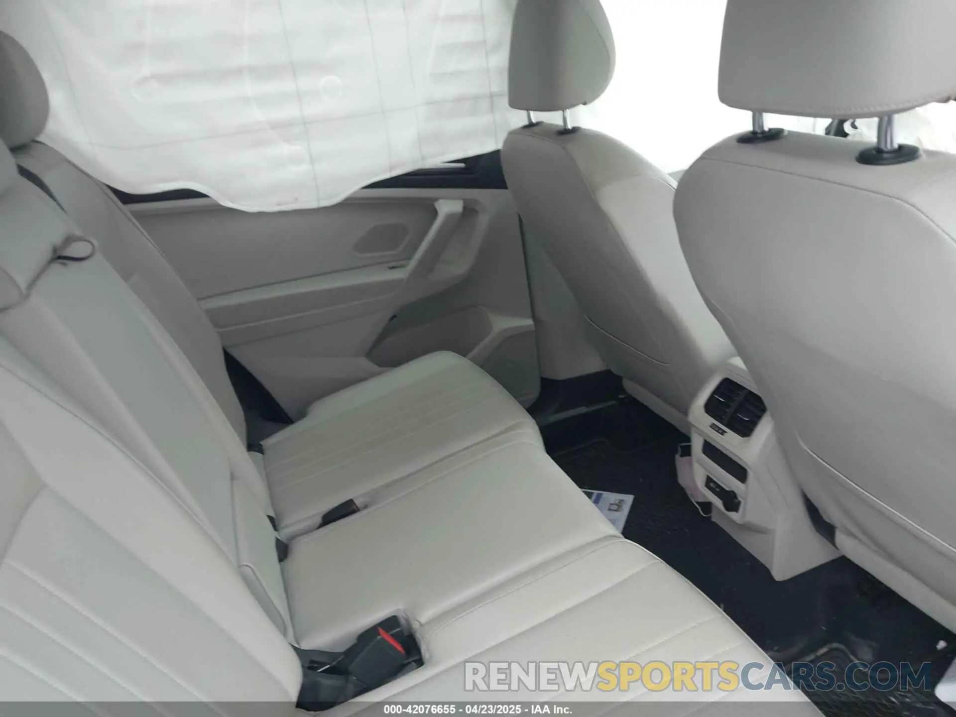 8 Photograph of a damaged car 3VV3B7AX0NM018659 VOLKSWAGEN TIGUAN 2022
