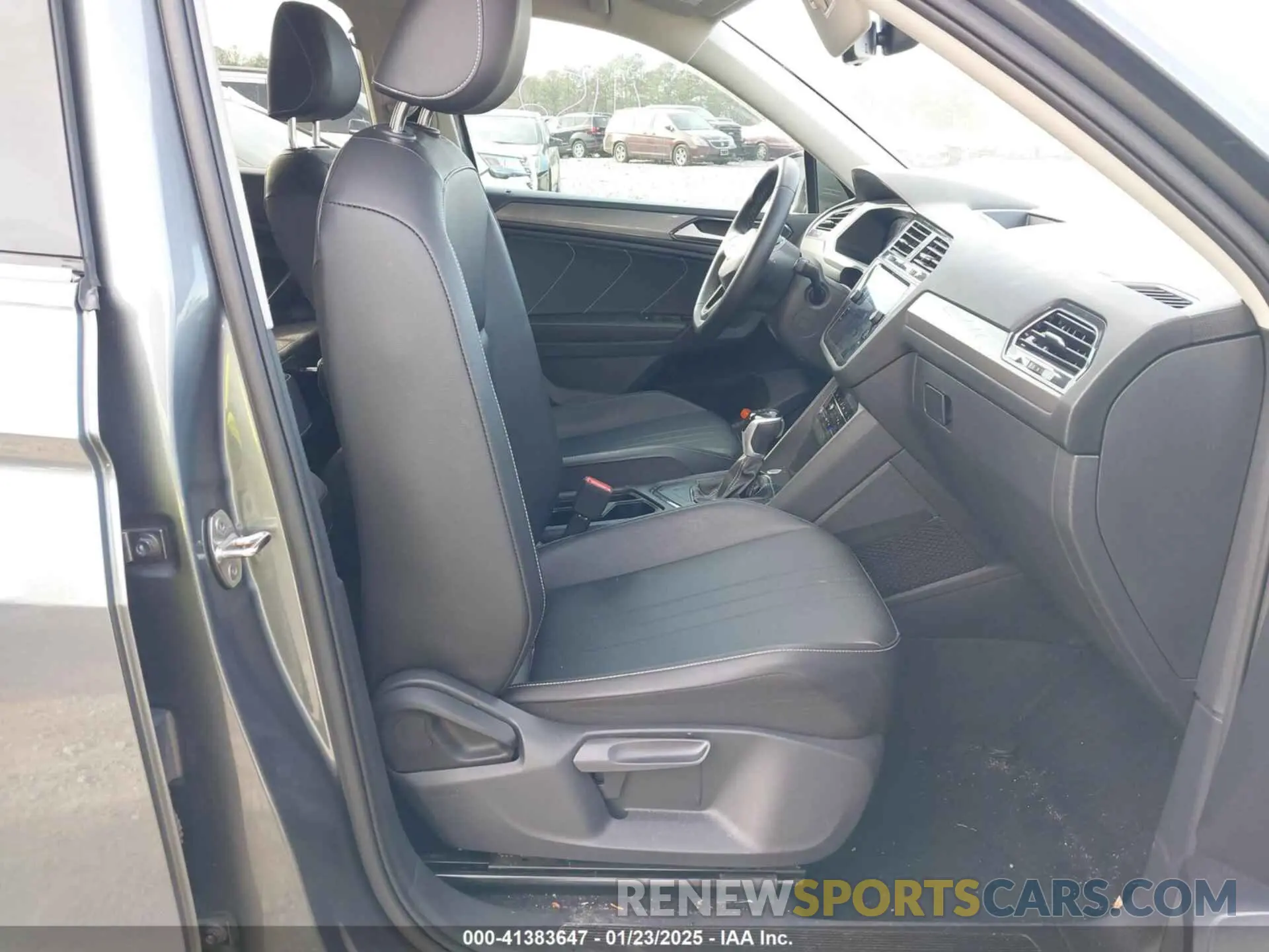 5 Photograph of a damaged car 3VV3B7AX1NM126028 VOLKSWAGEN TIGUAN 2022