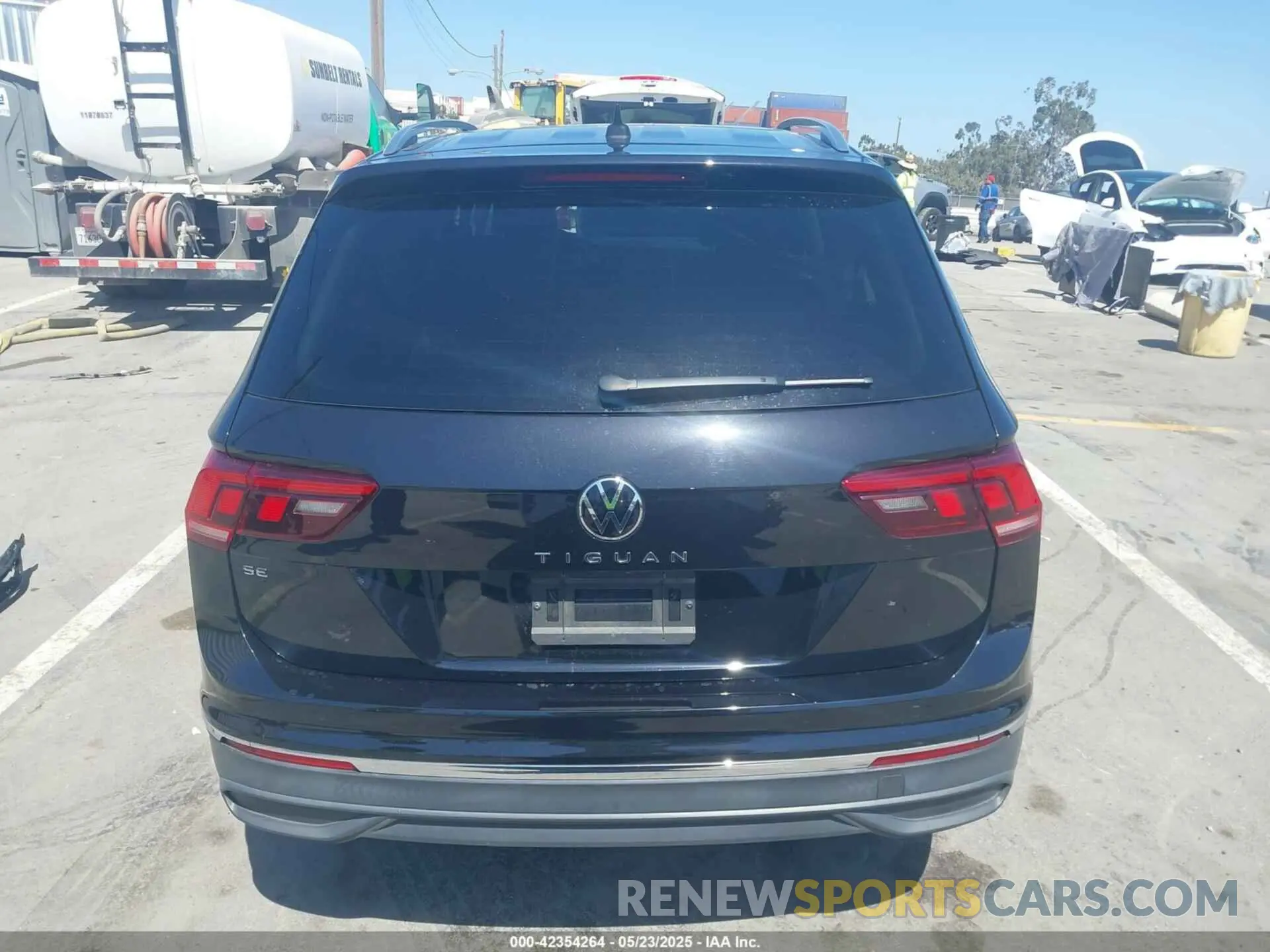 16 Photograph of a damaged car 3VV3B7AX3NM016534 VOLKSWAGEN TIGUAN 2022