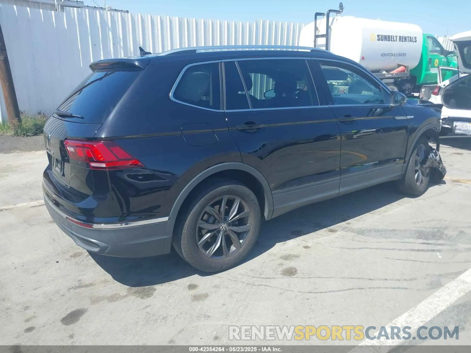 4 Photograph of a damaged car 3VV3B7AX3NM016534 VOLKSWAGEN TIGUAN 2022
