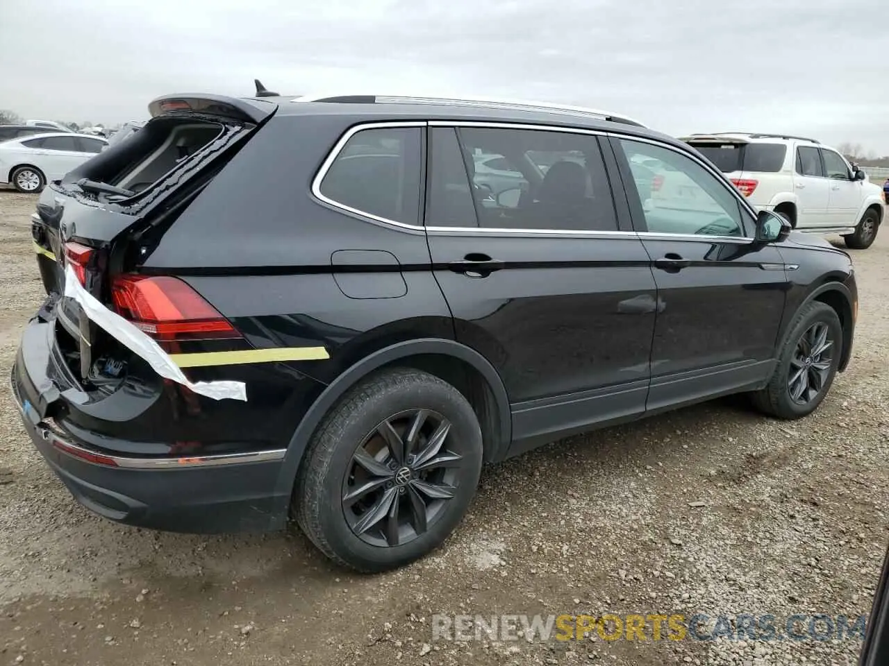 3 Photograph of a damaged car 3VV3B7AX3NM161363 VOLKSWAGEN TIGUAN 2022