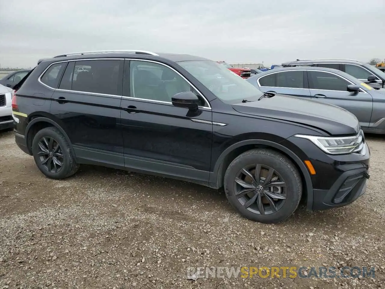 4 Photograph of a damaged car 3VV3B7AX3NM161363 VOLKSWAGEN TIGUAN 2022
