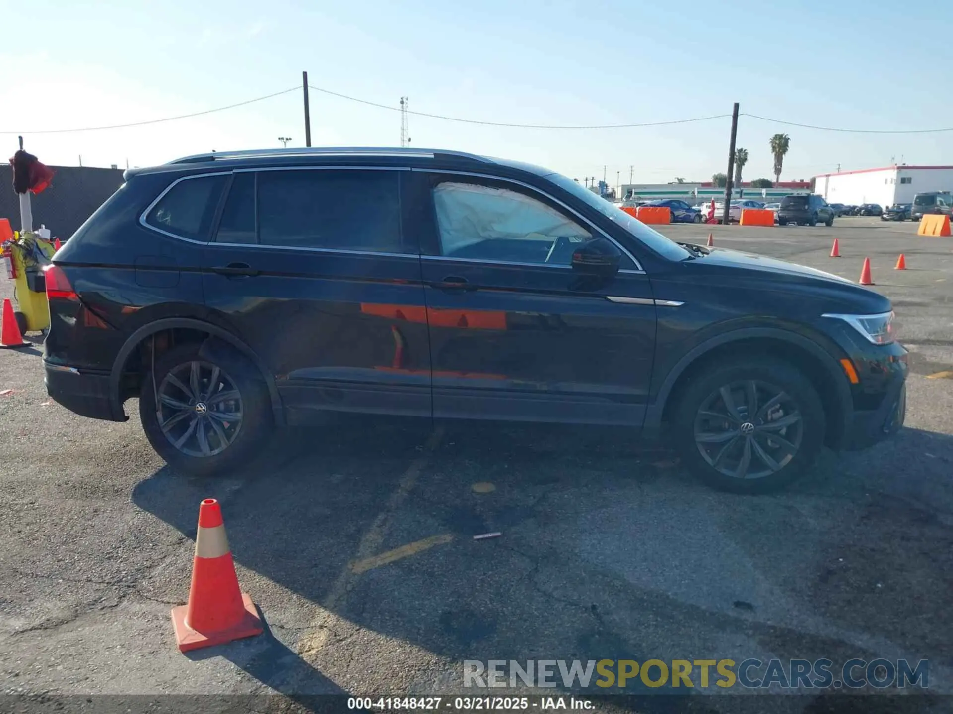 13 Photograph of a damaged car 3VV3B7AX5NM042455 VOLKSWAGEN TIGUAN 2022