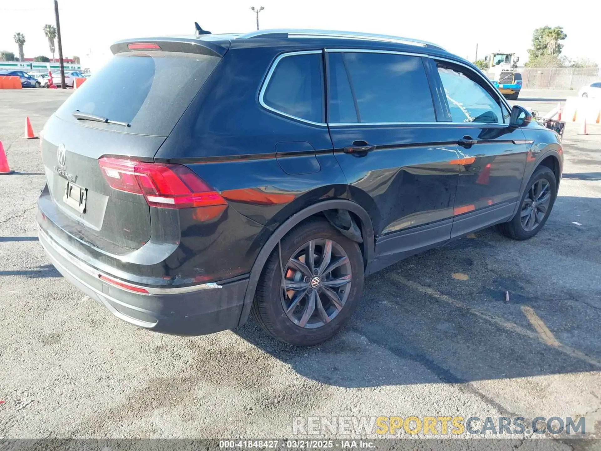 4 Photograph of a damaged car 3VV3B7AX5NM042455 VOLKSWAGEN TIGUAN 2022