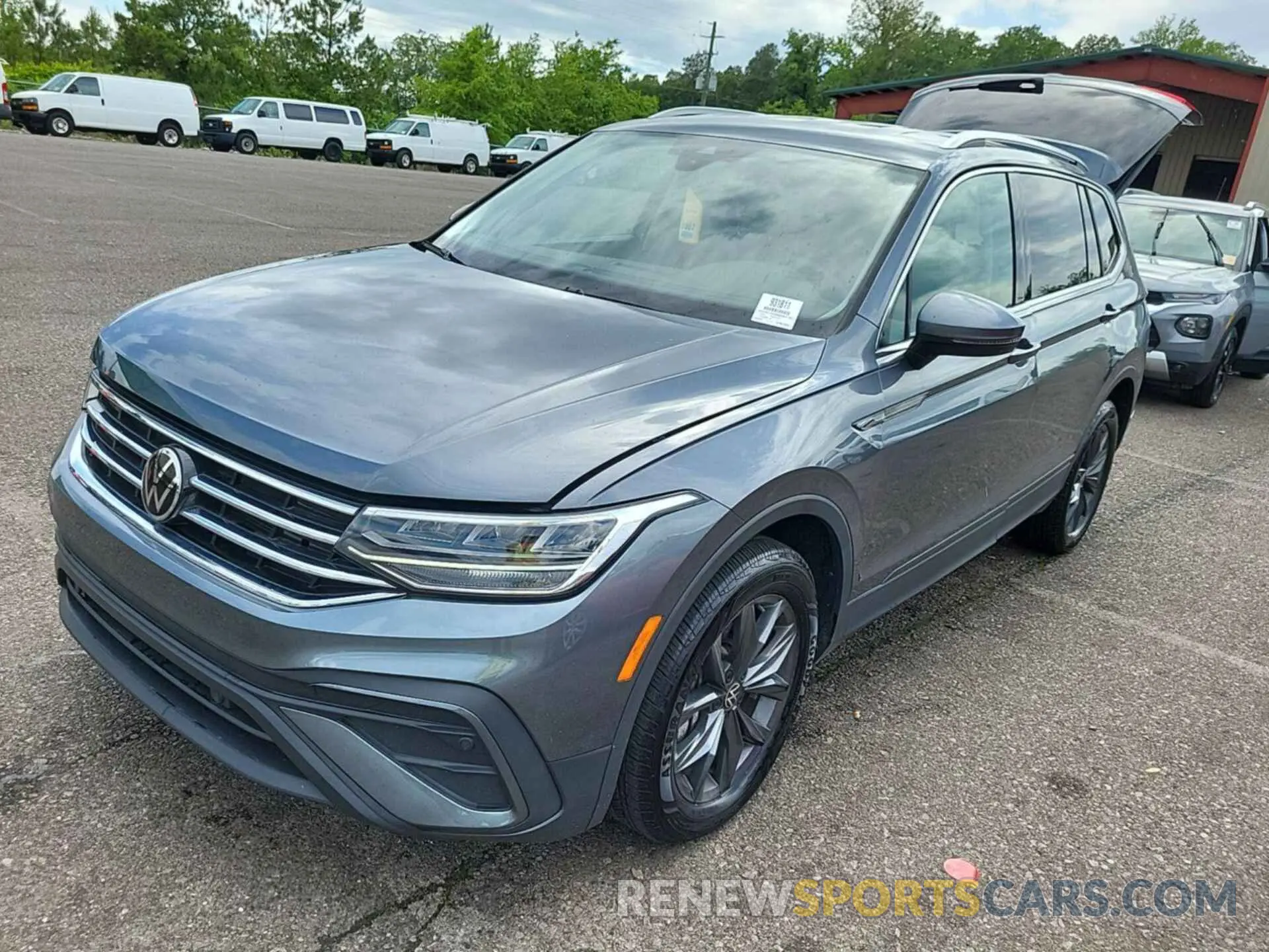 12 Photograph of a damaged car 3VV3B7AX5NM083183 VOLKSWAGEN TIGUAN 2022