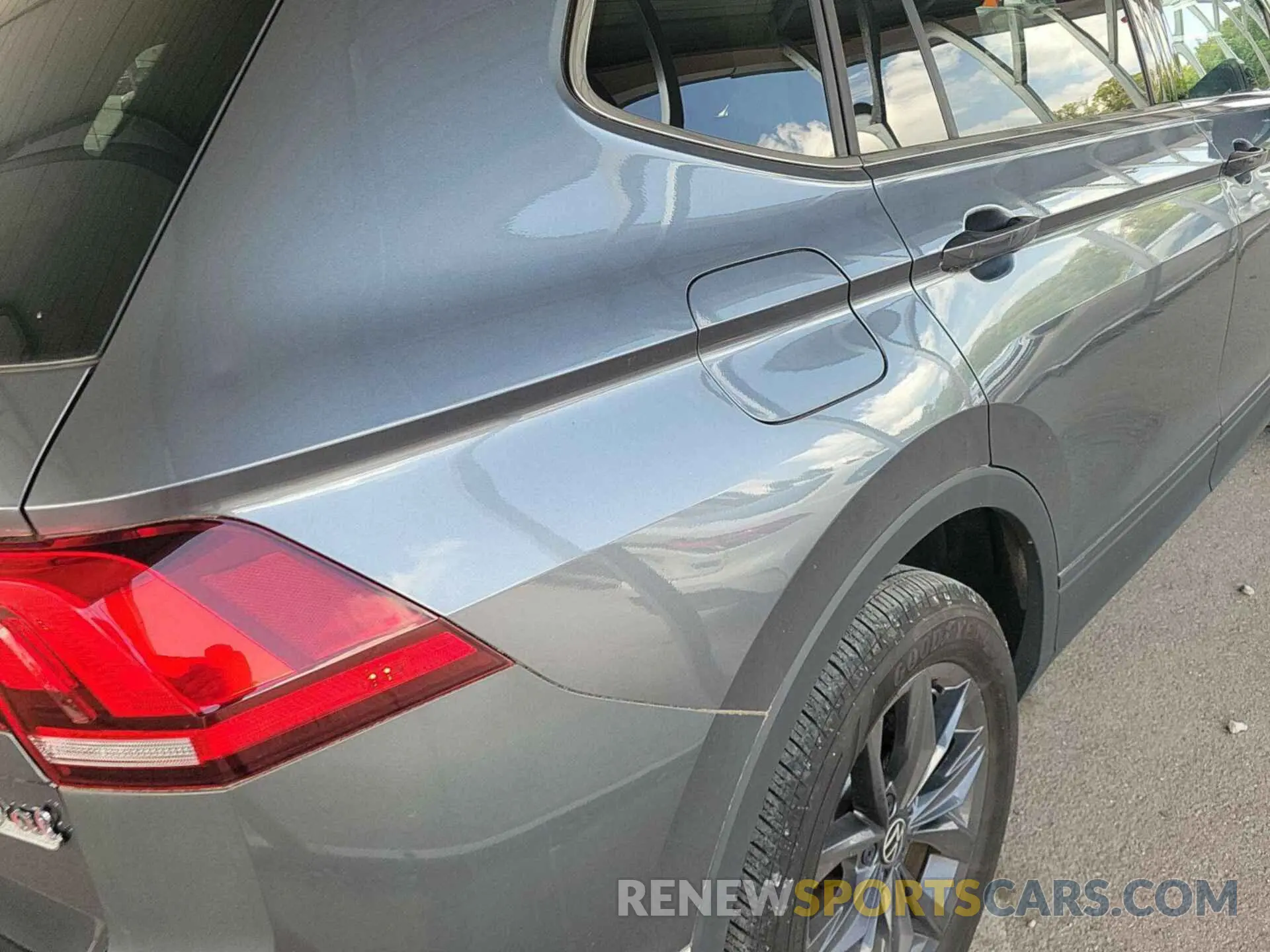 32 Photograph of a damaged car 3VV3B7AX5NM083183 VOLKSWAGEN TIGUAN 2022