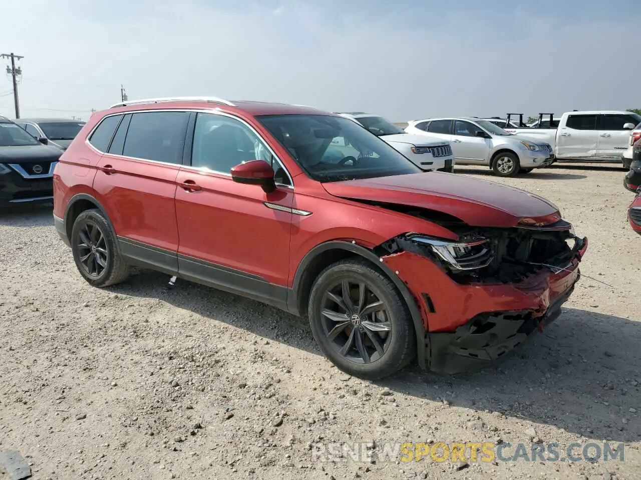 4 Photograph of a damaged car 3VV3B7AX8NM013029 VOLKSWAGEN TIGUAN 2022