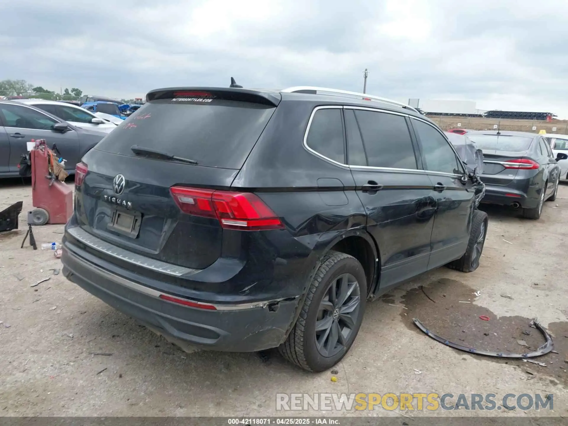 4 Photograph of a damaged car 3VV3B7AXXNM117019 VOLKSWAGEN TIGUAN 2022