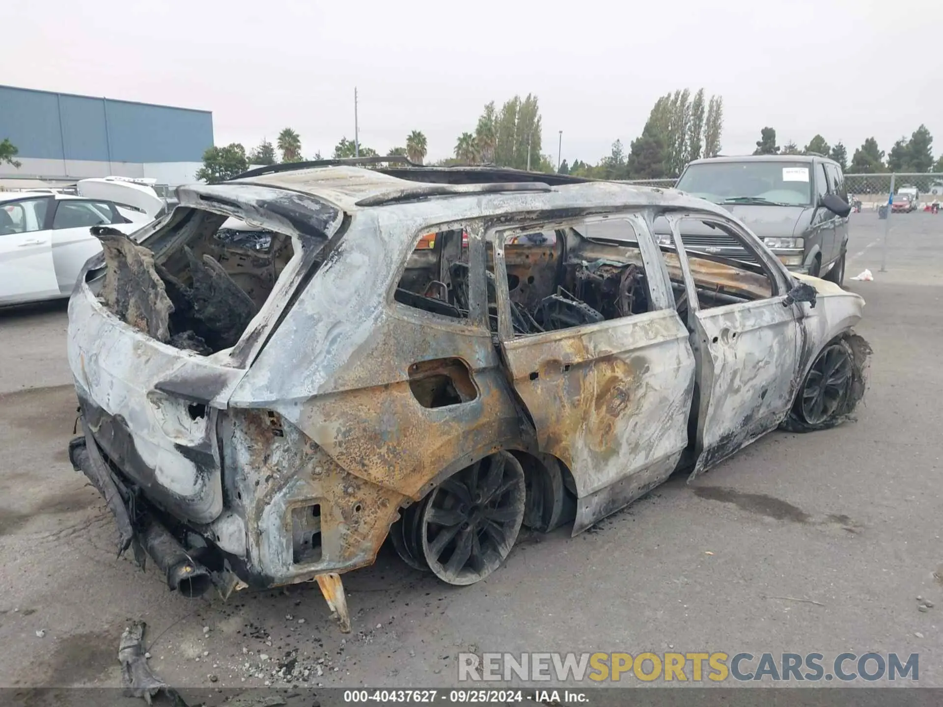 4 Photograph of a damaged car 3VV3B7AXXNM163448 VOLKSWAGEN TIGUAN 2022
