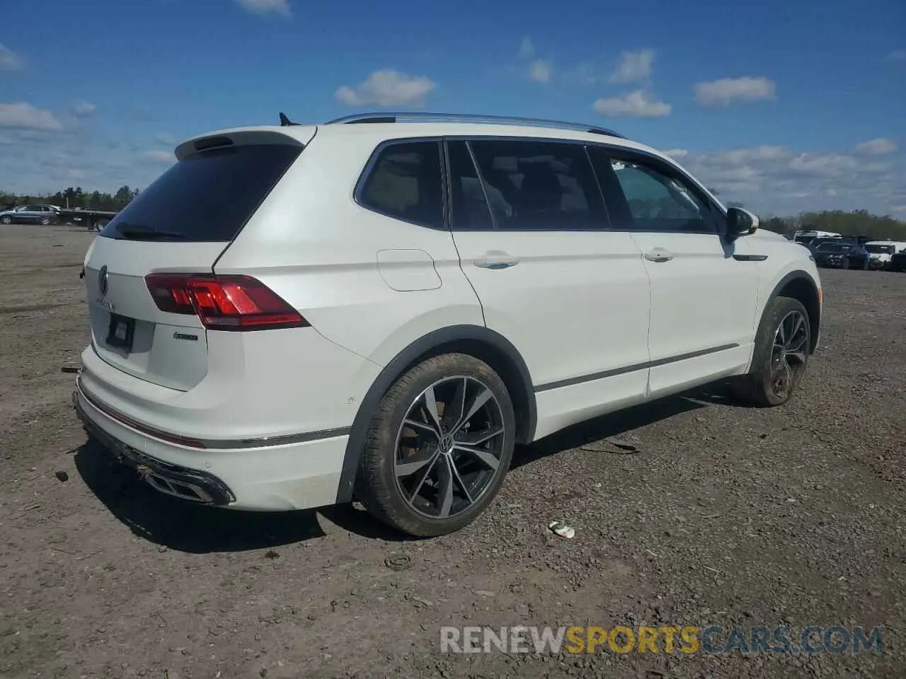 3 Photograph of a damaged car 3VV4B7AX2NM113423 VOLKSWAGEN TIGUAN 2022