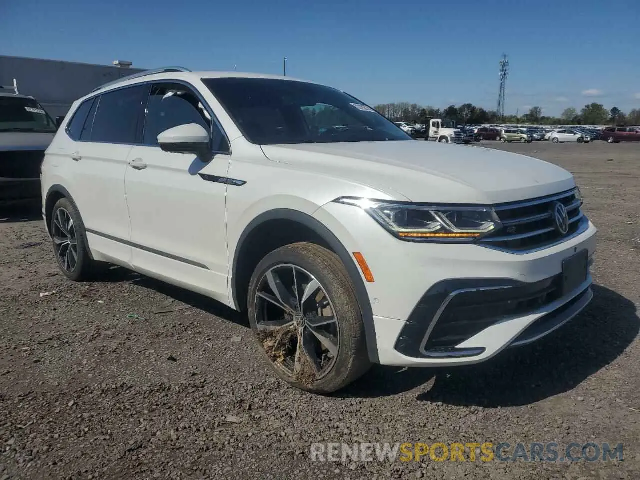 4 Photograph of a damaged car 3VV4B7AX2NM113423 VOLKSWAGEN TIGUAN 2022