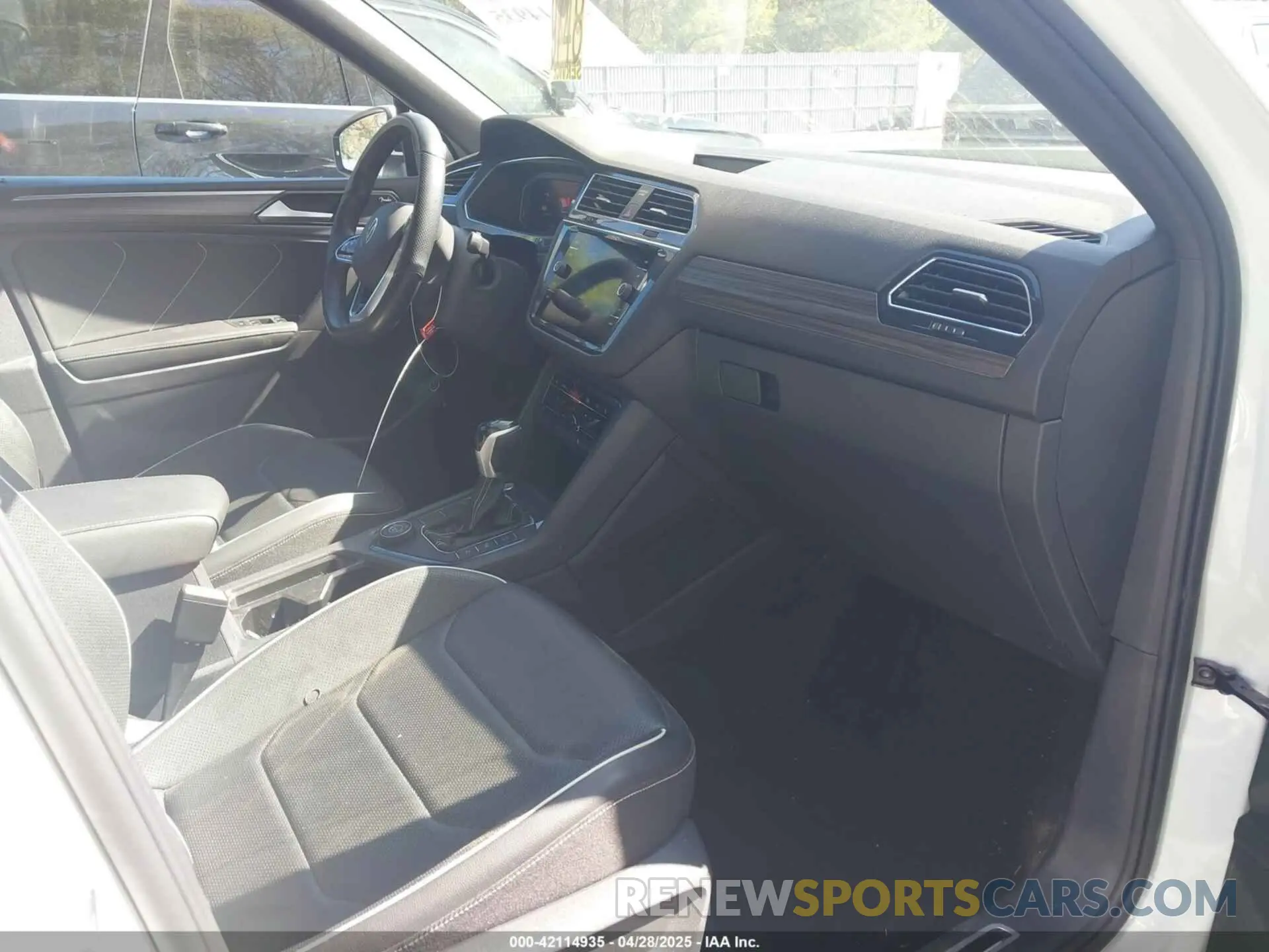 5 Photograph of a damaged car 3VV4B7AX9NM176468 VOLKSWAGEN TIGUAN 2022