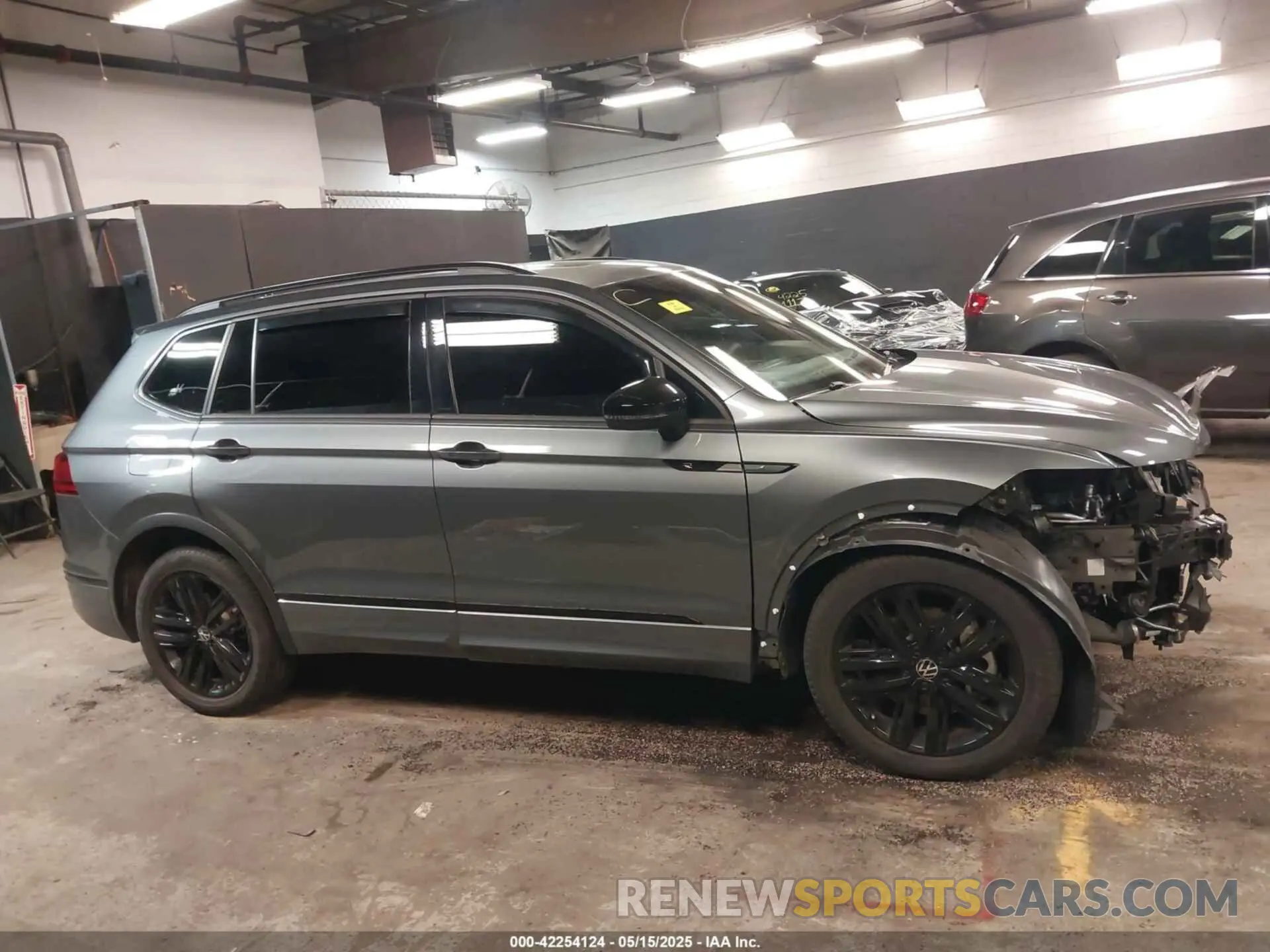 14 Photograph of a damaged car 3VV8B7AX1NM111194 VOLKSWAGEN TIGUAN 2022