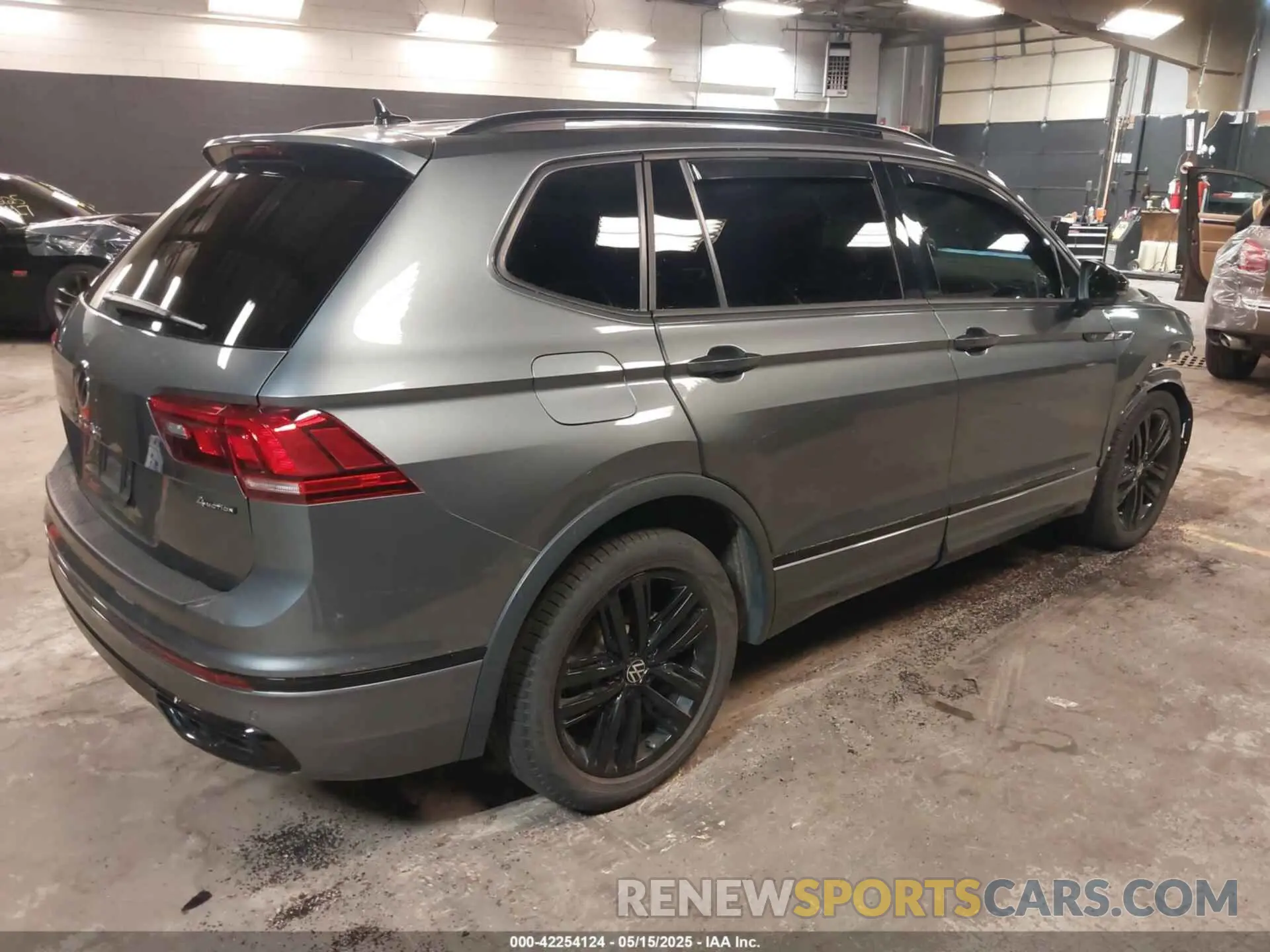 4 Photograph of a damaged car 3VV8B7AX1NM111194 VOLKSWAGEN TIGUAN 2022