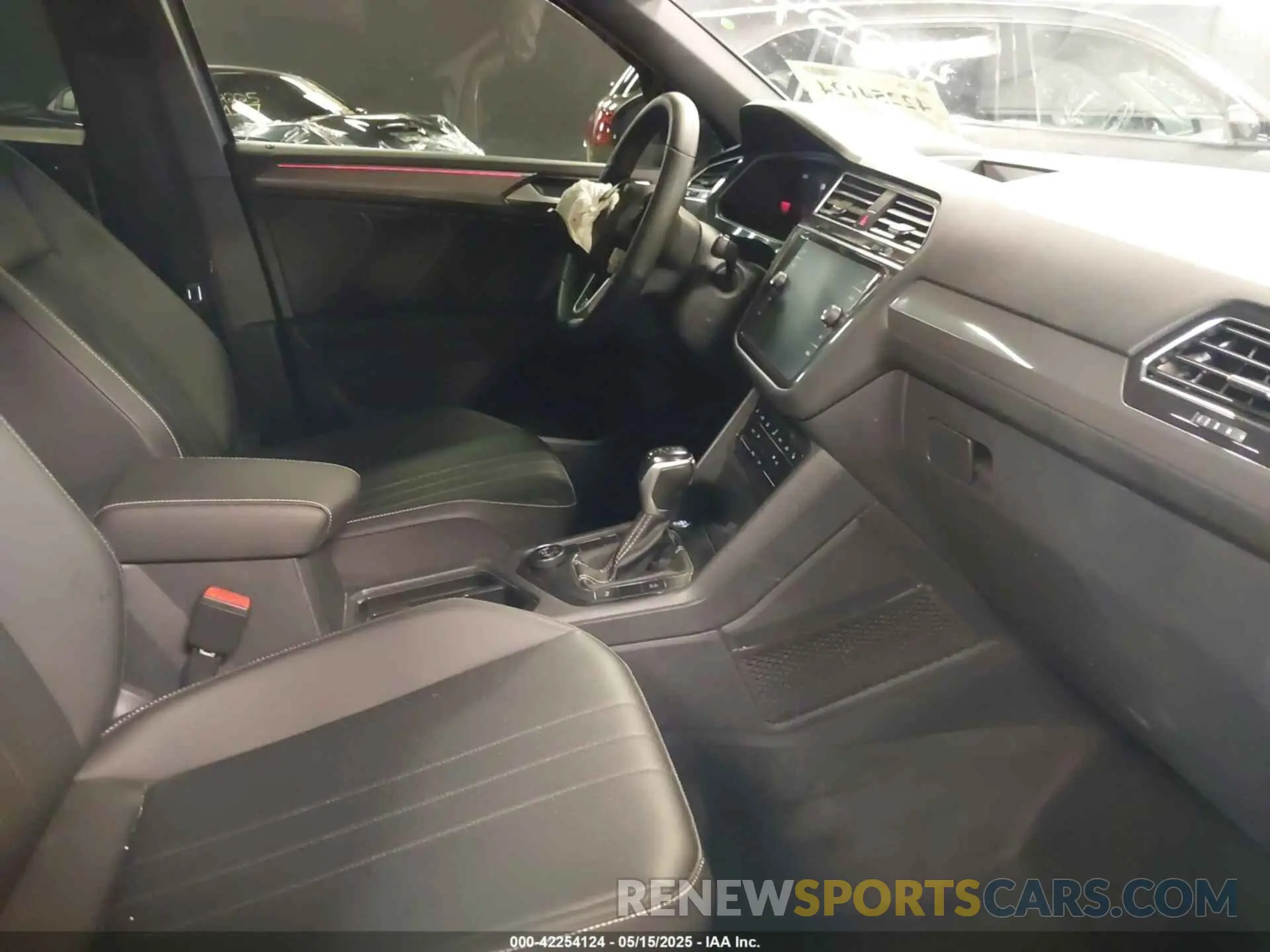 5 Photograph of a damaged car 3VV8B7AX1NM111194 VOLKSWAGEN TIGUAN 2022