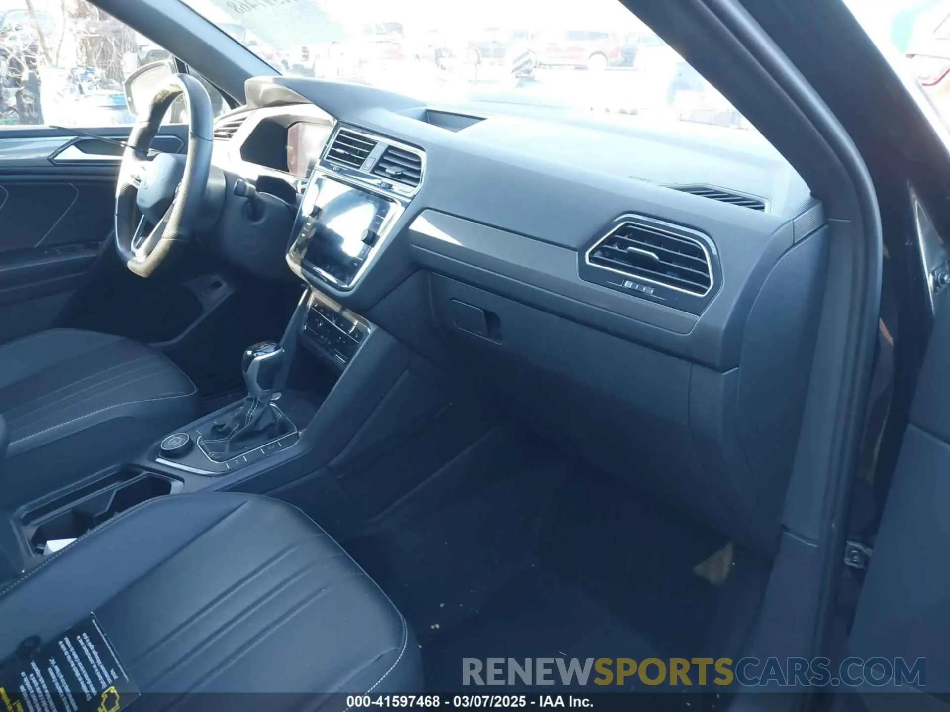 5 Photograph of a damaged car 3VV8B7AX2NM029751 VOLKSWAGEN TIGUAN 2022