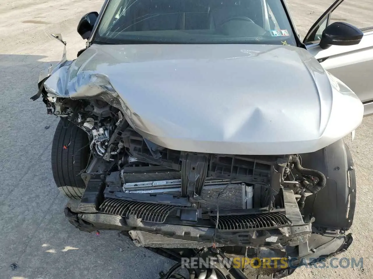 12 Photograph of a damaged car 3VV8B7AX2NM061826 VOLKSWAGEN TIGUAN 2022