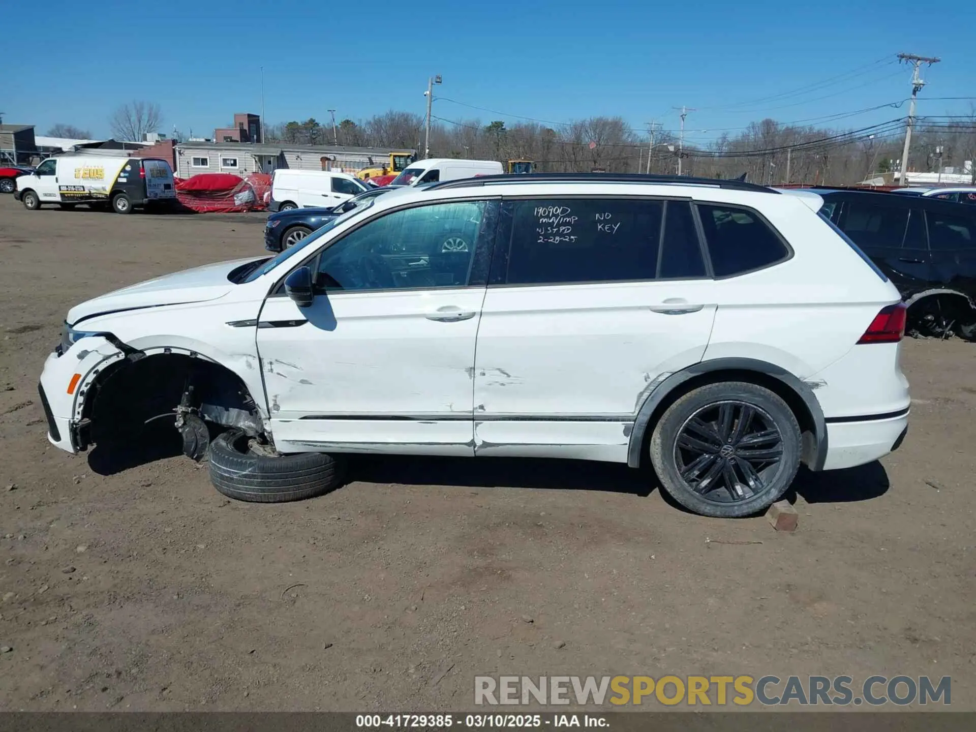 14 Photograph of a damaged car 3VV8B7AX4NM027208 VOLKSWAGEN TIGUAN 2022