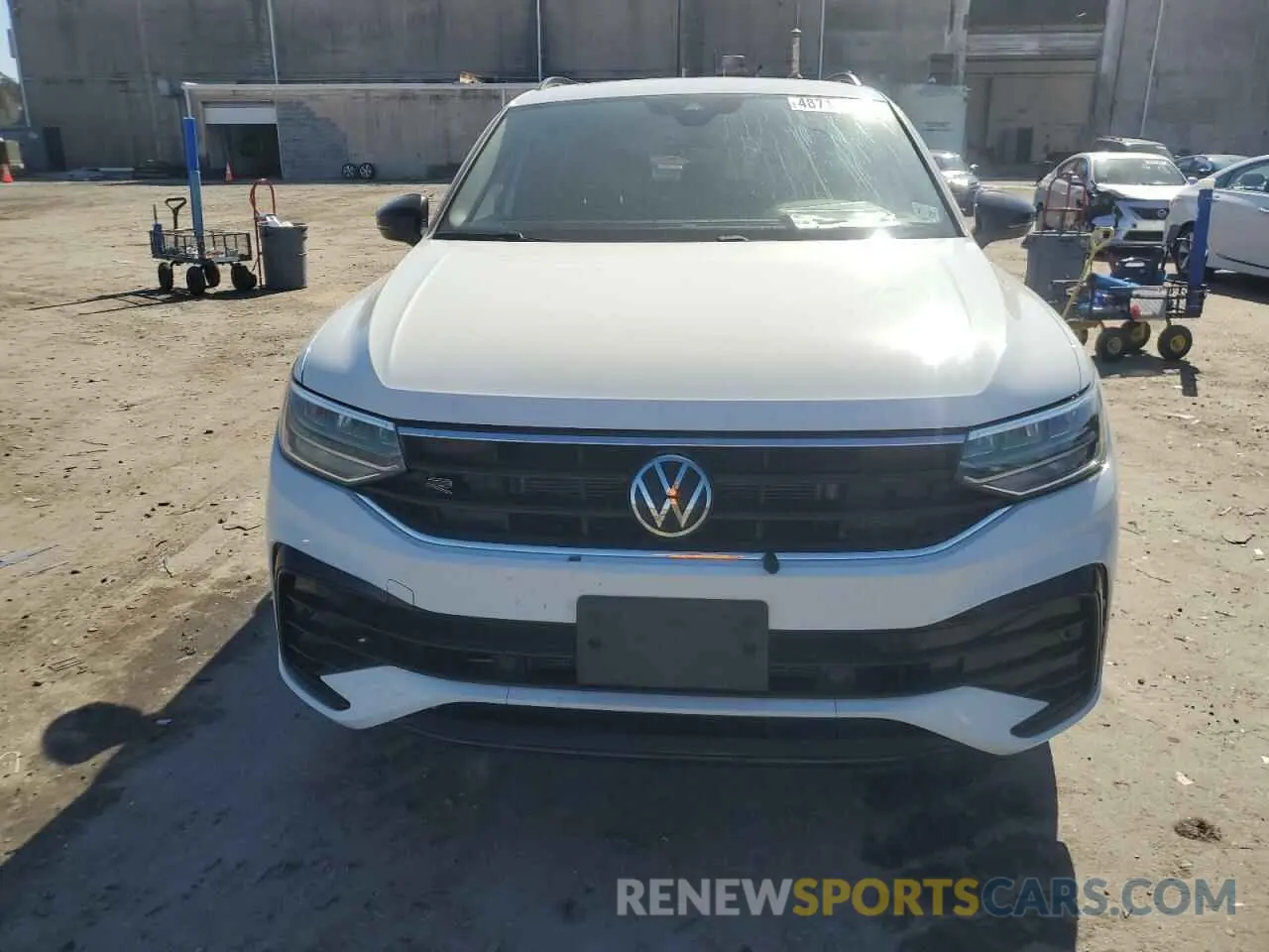 5 Photograph of a damaged car 3VV8B7AX5NM094495 VOLKSWAGEN TIGUAN 2022