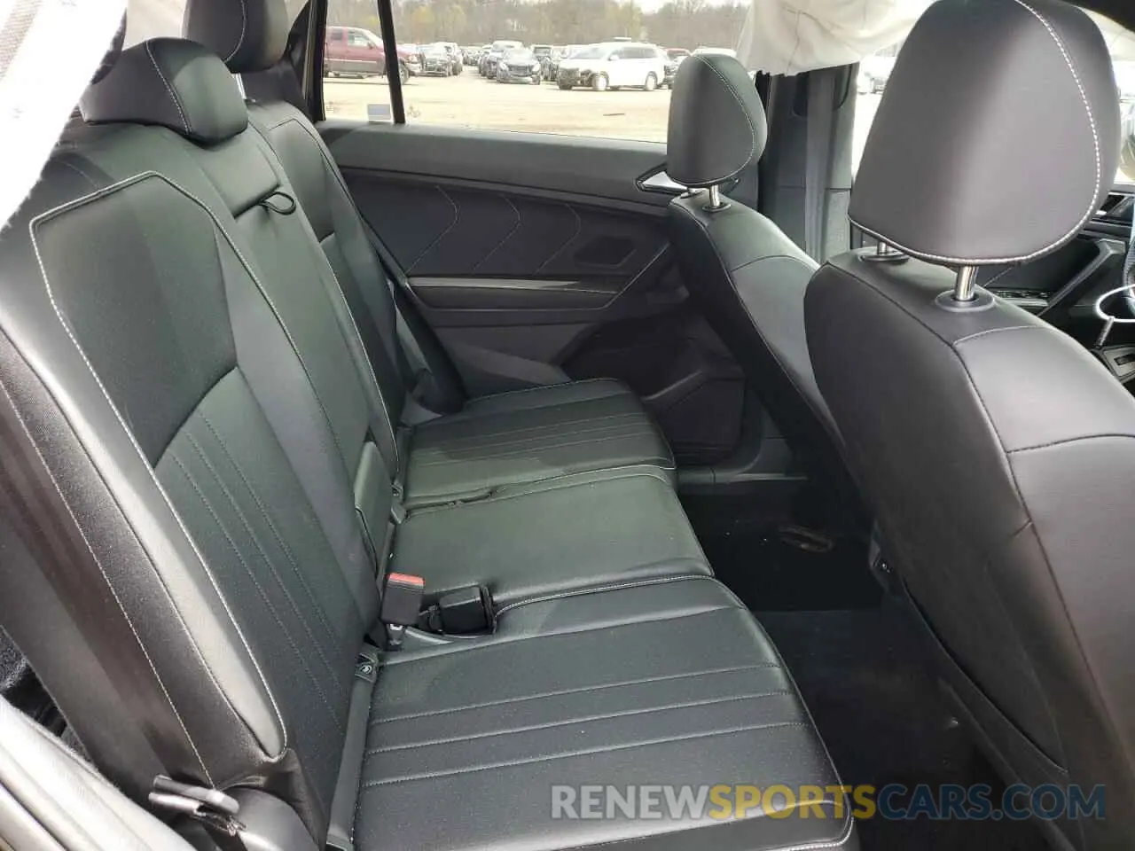 12 Photograph of a damaged car 3VV8B7AX9NM118989 VOLKSWAGEN TIGUAN 2022