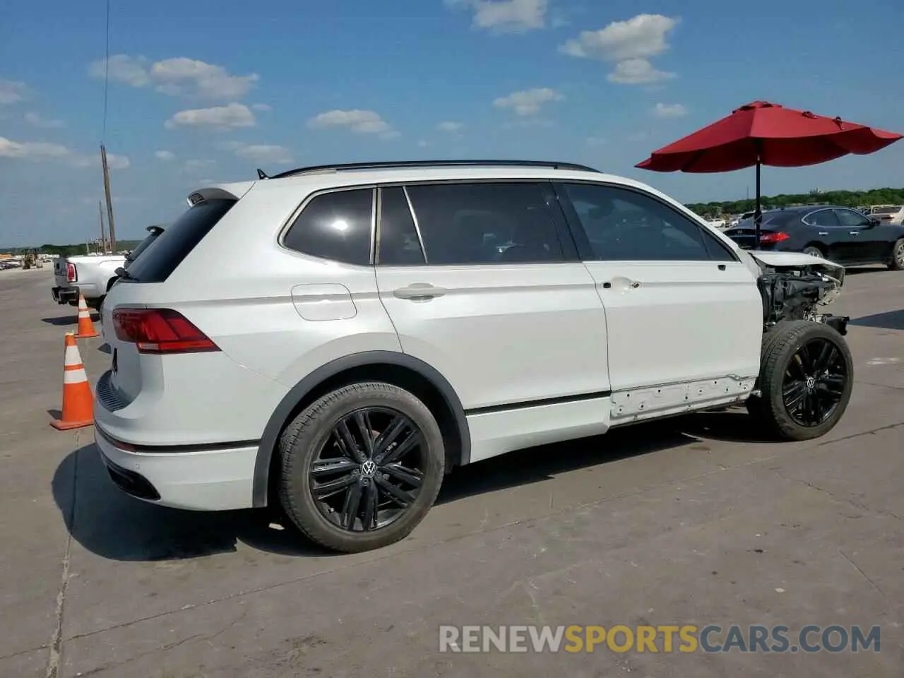 3 Photograph of a damaged car 3VVCB7AX0NM161028 VOLKSWAGEN TIGUAN 2022