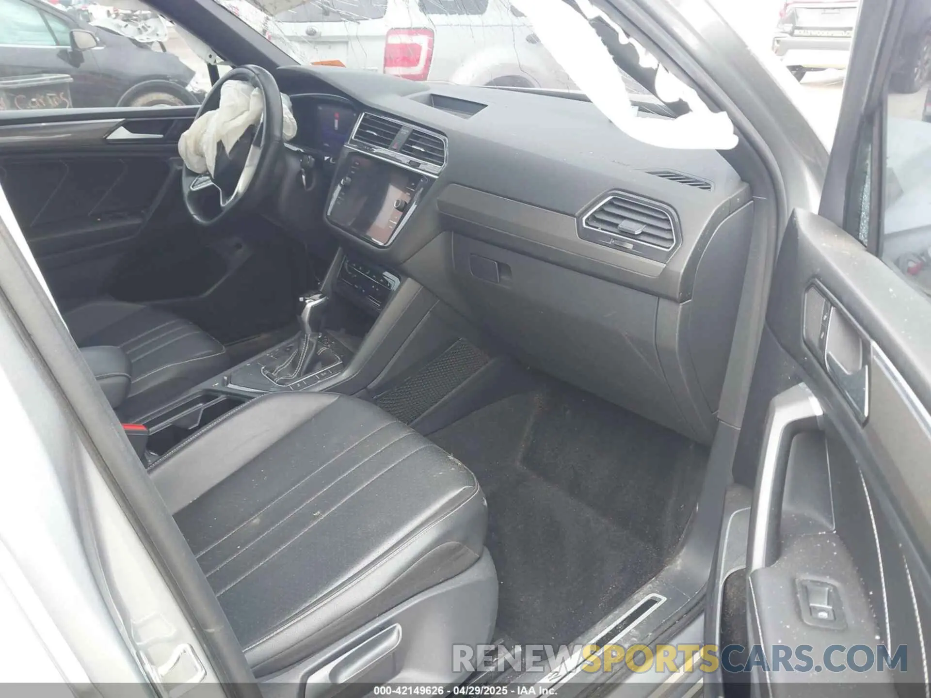 5 Фотография поврежденного автомобиля 3VVCB7AX1NM065960 VOLKSWAGEN TIGUAN 2022