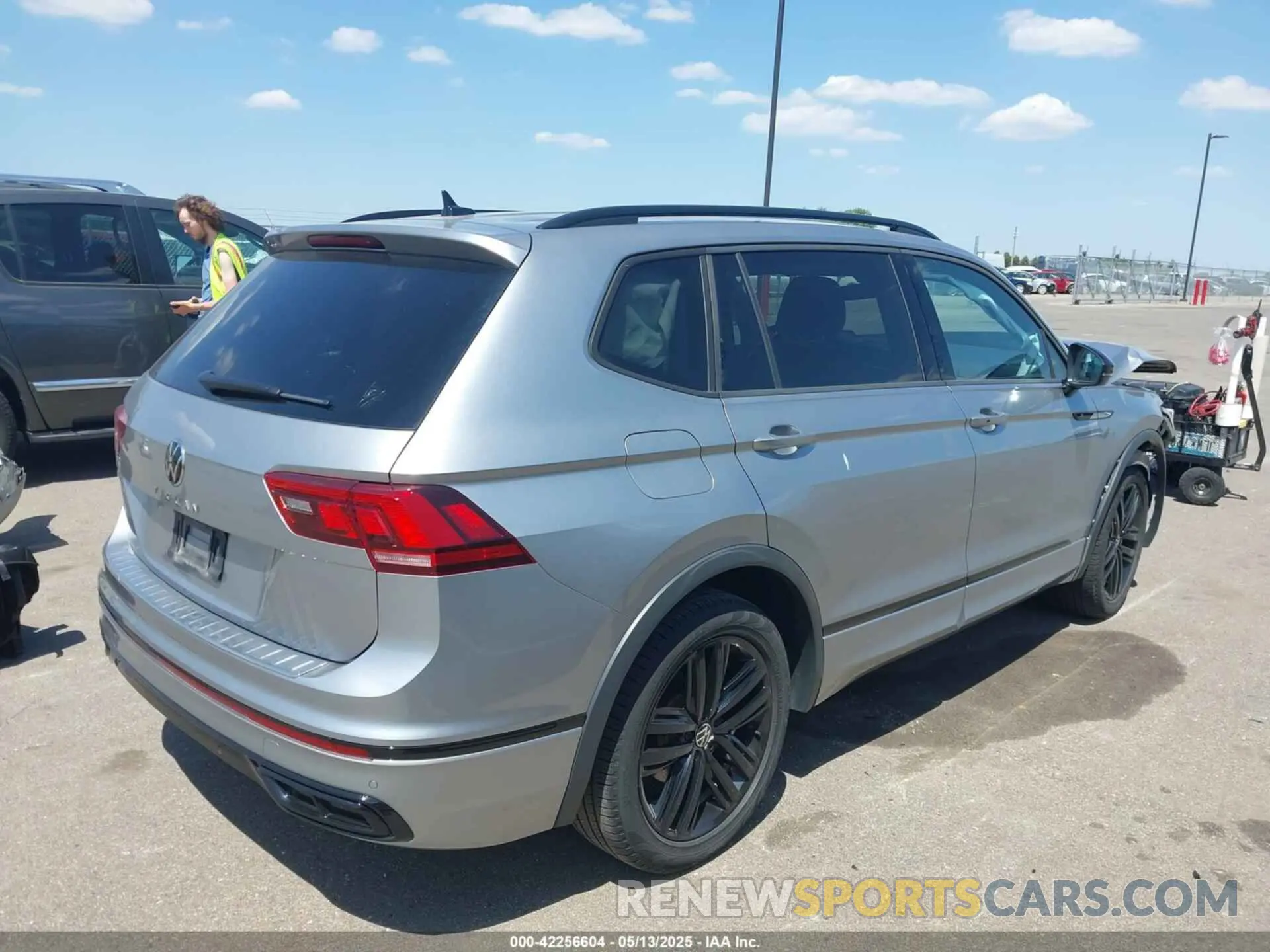 4 Photograph of a damaged car 3VVCB7AX2NM003645 VOLKSWAGEN TIGUAN 2022