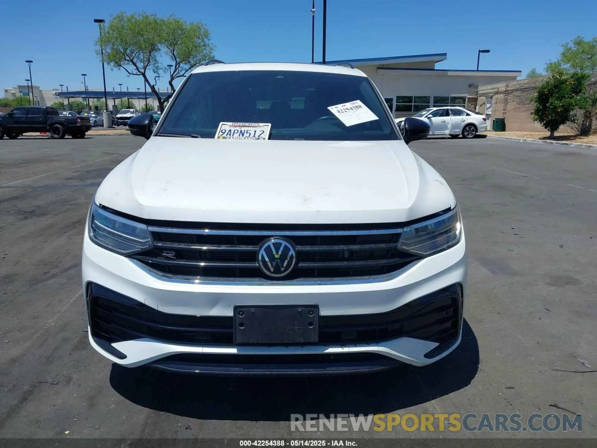 12 Photograph of a damaged car 3VVCB7AX3NM073218 VOLKSWAGEN TIGUAN 2022