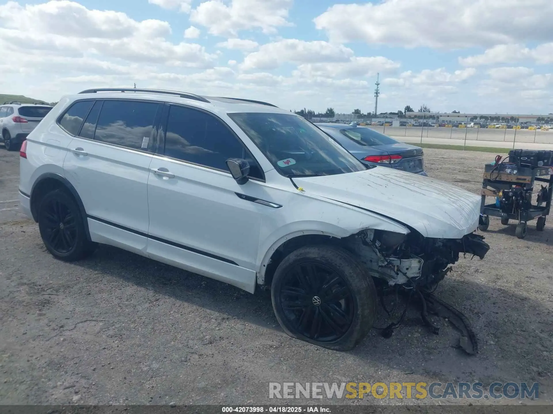 1 Фотография поврежденного автомобиля 3VVCB7AX5NM040222 VOLKSWAGEN TIGUAN 2022