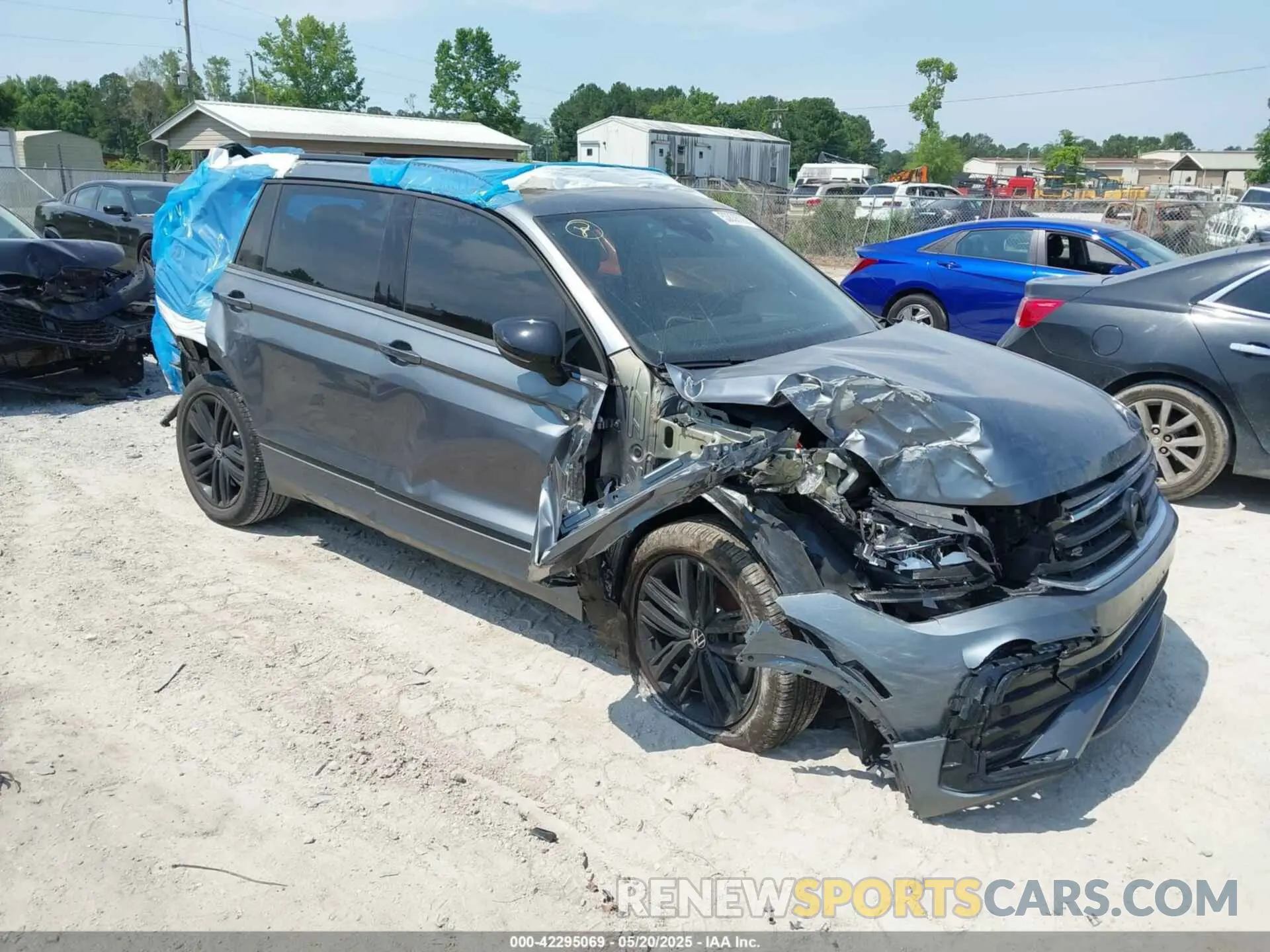 1 Фотография поврежденного автомобиля 3VVCB7AX5NM104260 VOLKSWAGEN TIGUAN 2022