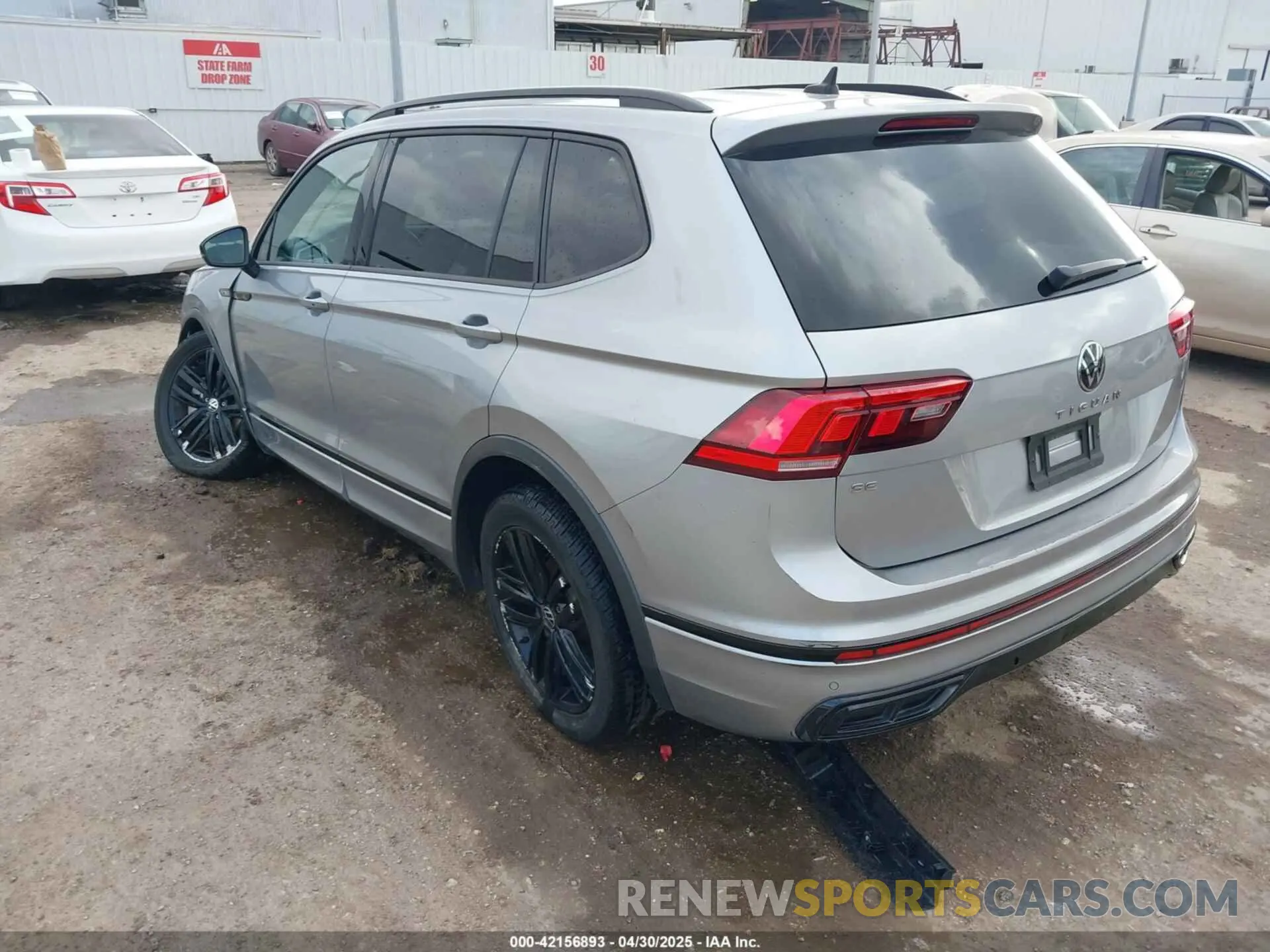 3 Фотография поврежденного автомобиля 3VVCB7AX6NM075609 VOLKSWAGEN TIGUAN 2022