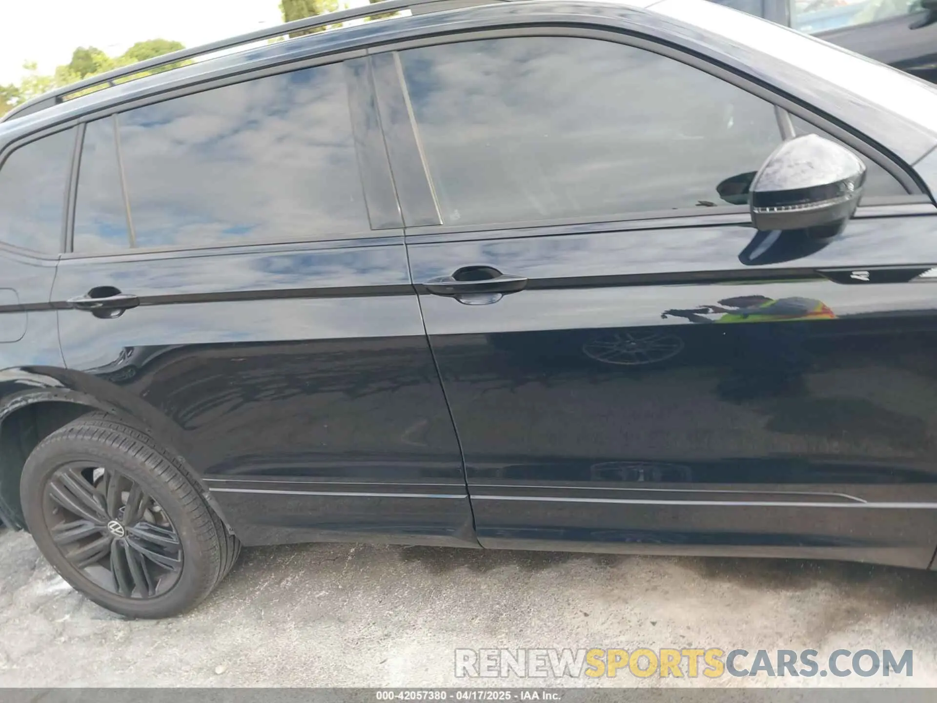 14 Фотография поврежденного автомобиля 3VVCB7AX6NM165794 VOLKSWAGEN TIGUAN 2022