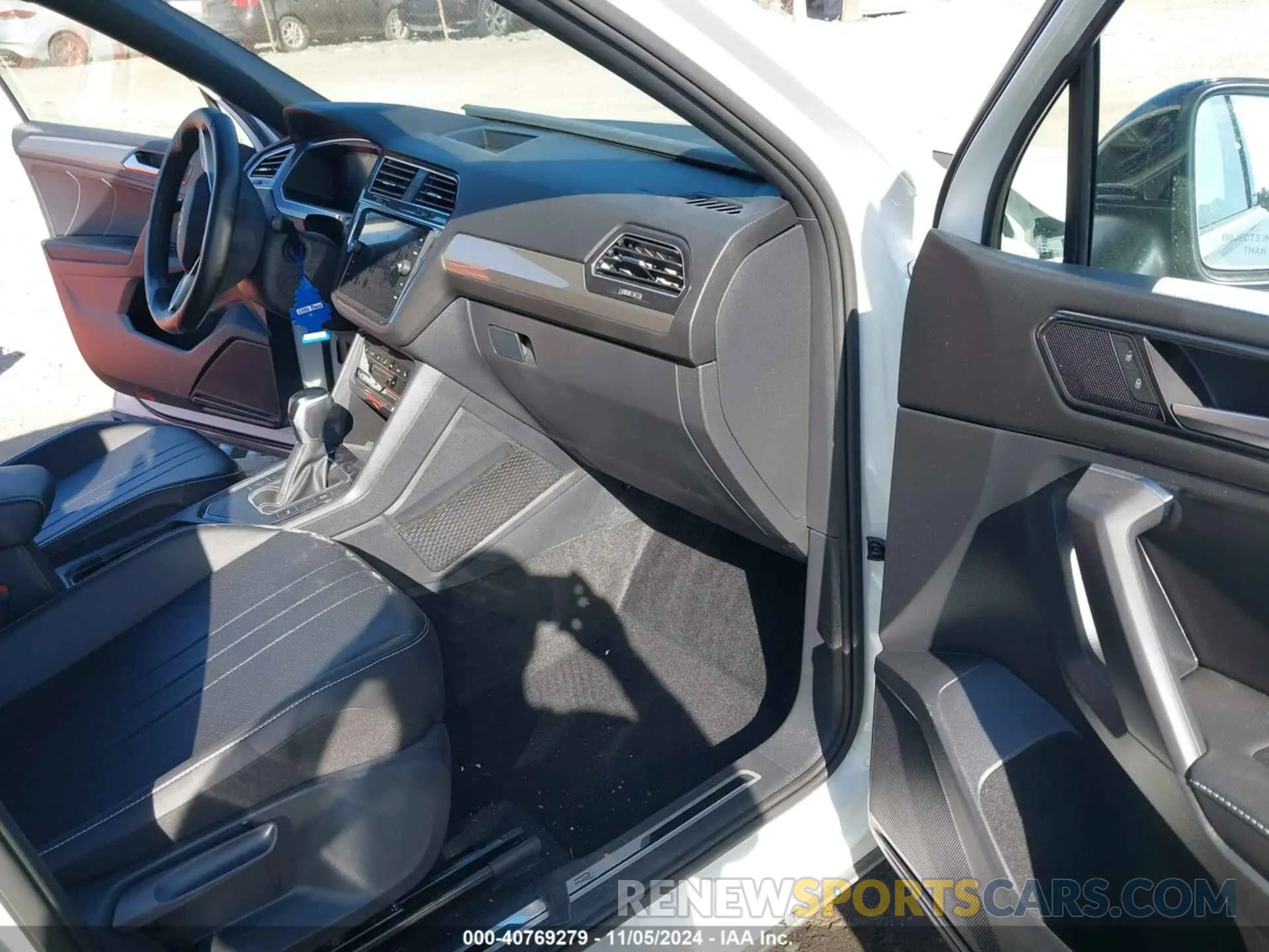 5 Фотография поврежденного автомобиля 3VVCB7AX8NM131565 VOLKSWAGEN TIGUAN 2022