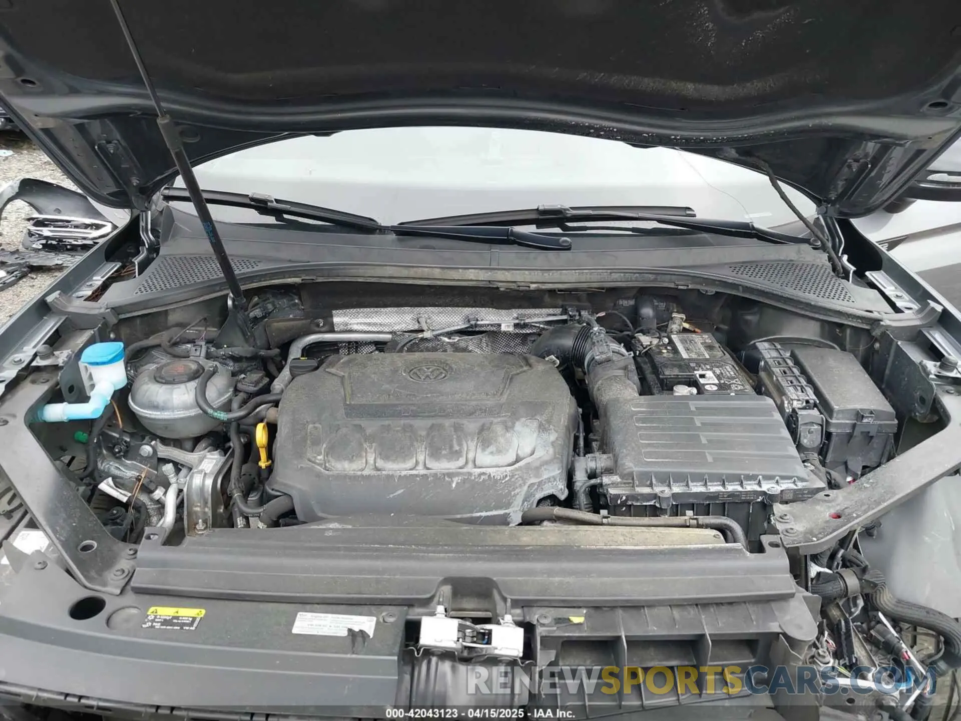 10 Photograph of a damaged car 3VVCB7AX9NM014741 VOLKSWAGEN TIGUAN 2022