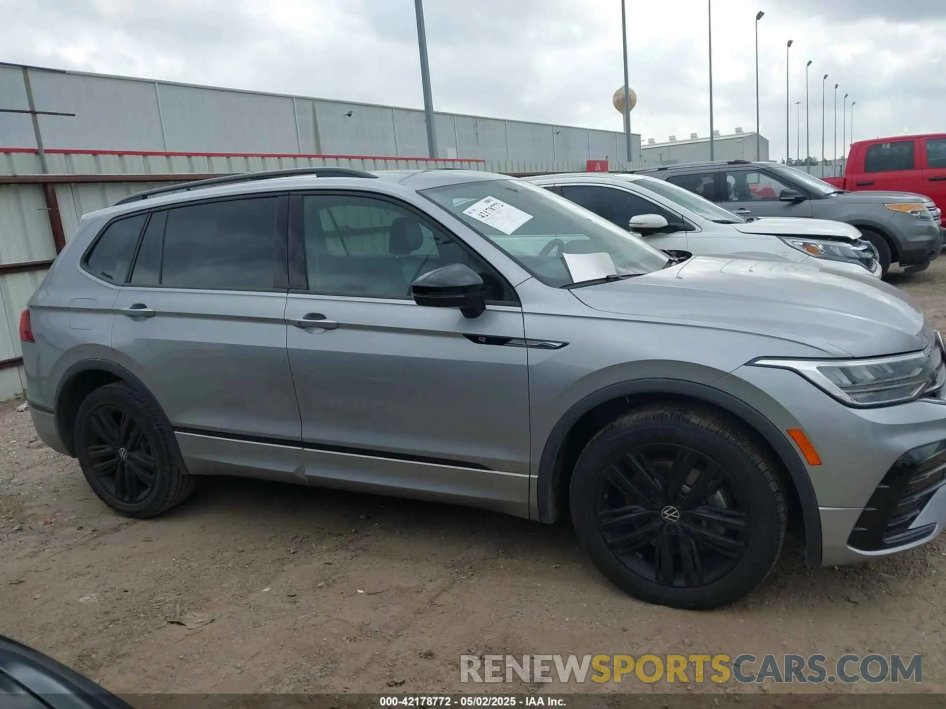 13 Photograph of a damaged car 3VVCB7AXXNM165748 VOLKSWAGEN TIGUAN 2022