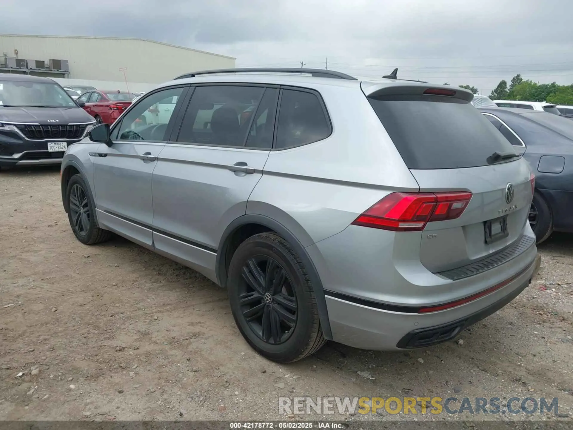 3 Photograph of a damaged car 3VVCB7AXXNM165748 VOLKSWAGEN TIGUAN 2022