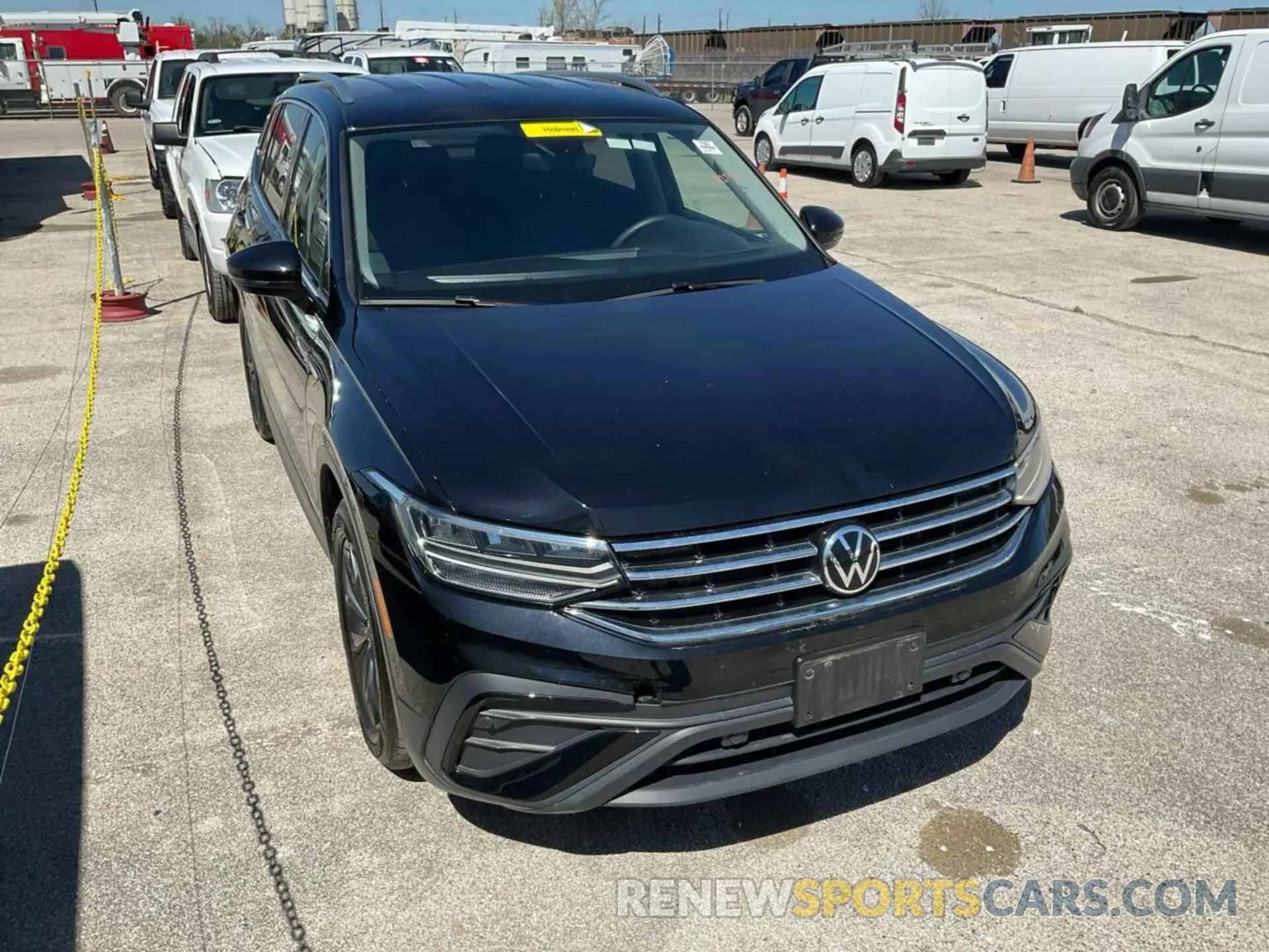 18 Photograph of a damaged car 3VV2B7AX9PM104809 VOLKSWAGEN TIGUAN 2023