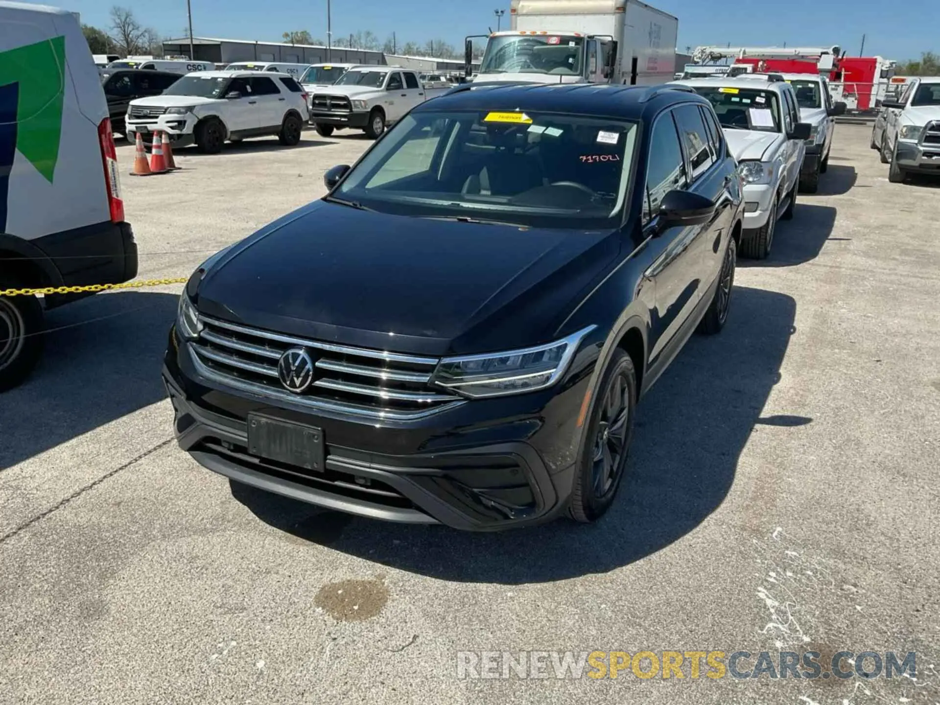 28 Photograph of a damaged car 3VV2B7AX9PM104809 VOLKSWAGEN TIGUAN 2023