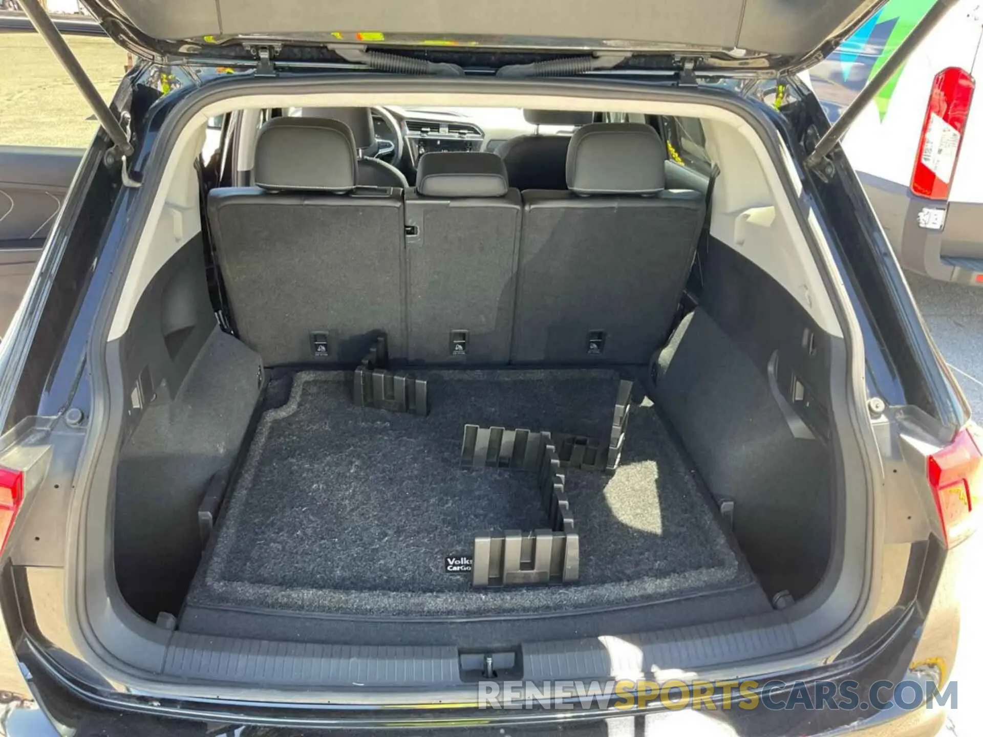 8 Photograph of a damaged car 3VV2B7AX9PM104809 VOLKSWAGEN TIGUAN 2023
