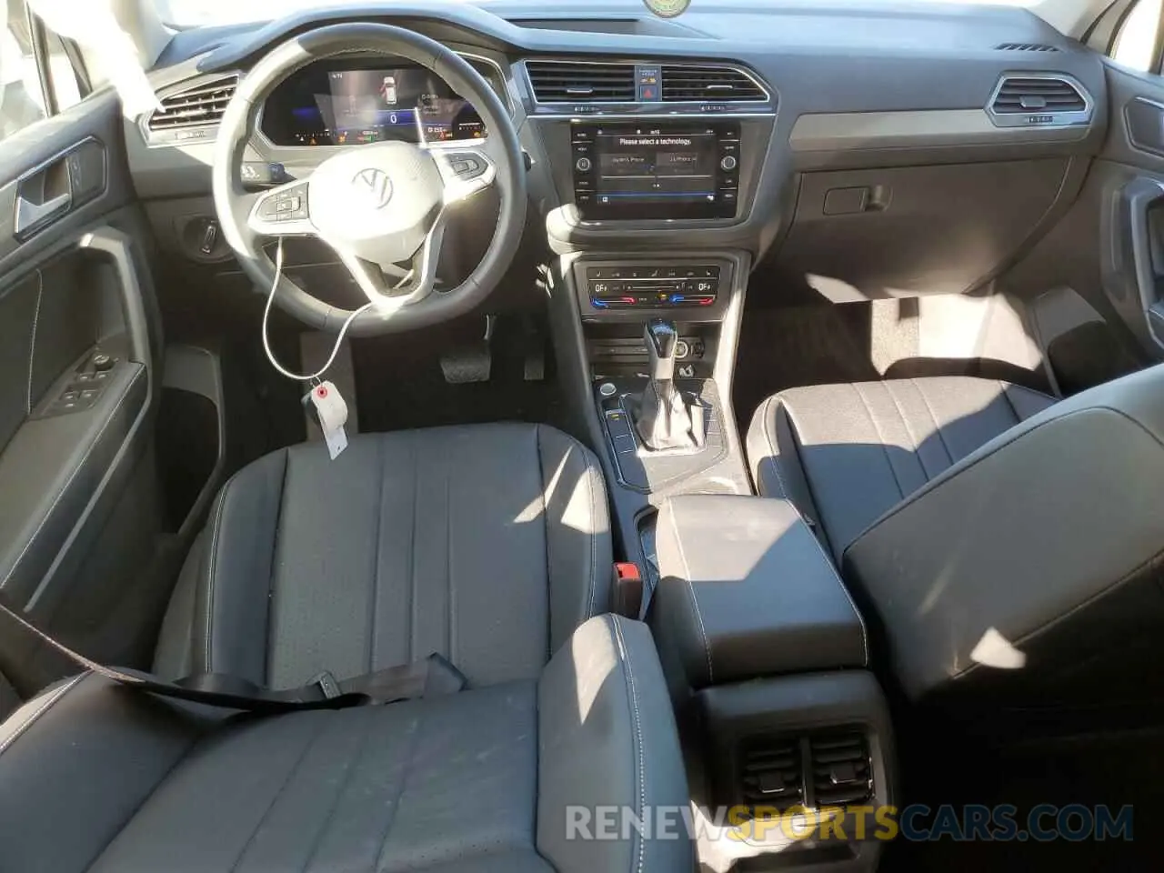 8 Photograph of a damaged car 3VV3B7AX2PM059510 VOLKSWAGEN TIGUAN 2023