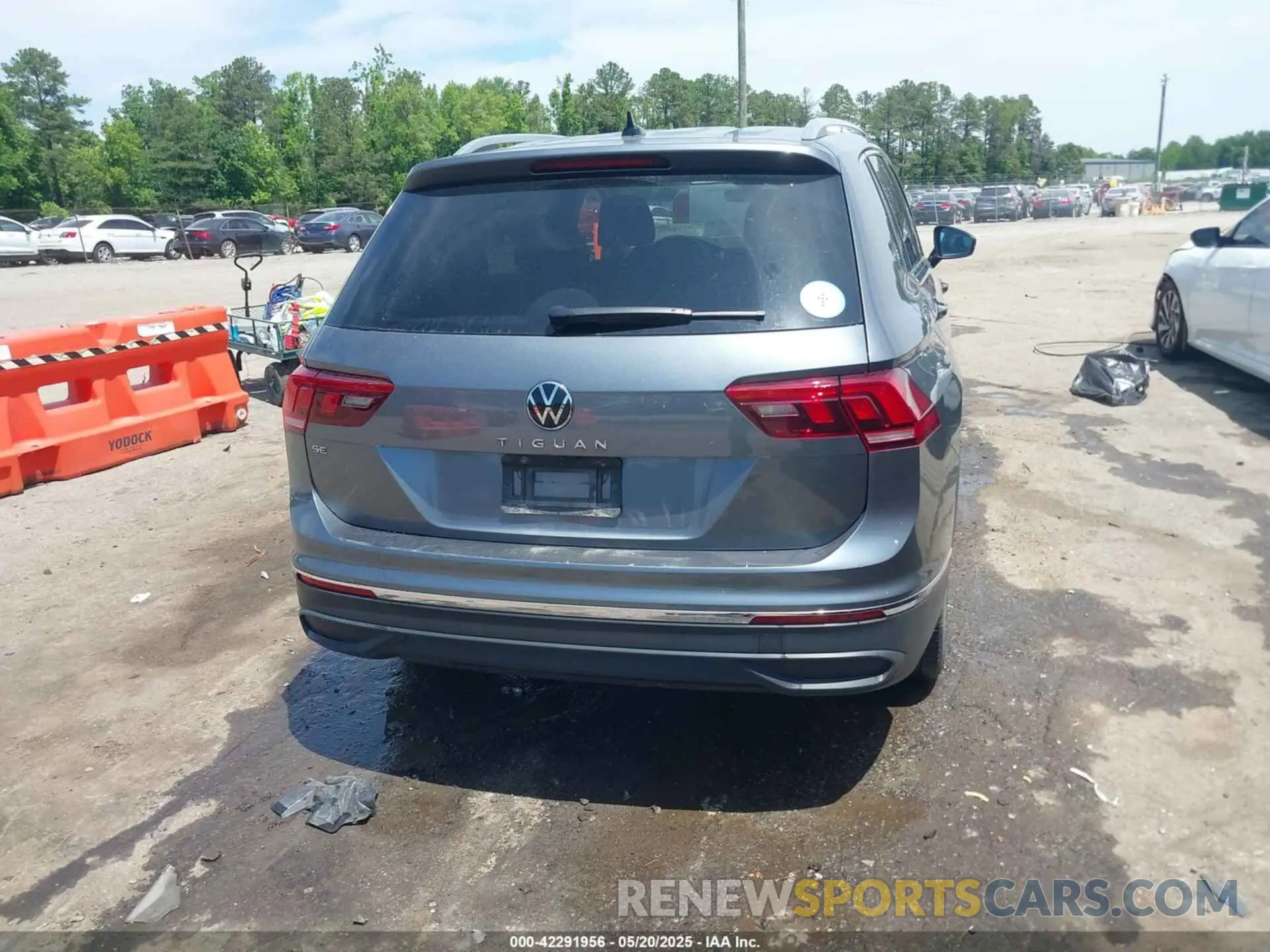 4 Photograph of a damaged car 3VV3B7AX3PM118743 VOLKSWAGEN TIGUAN 2023