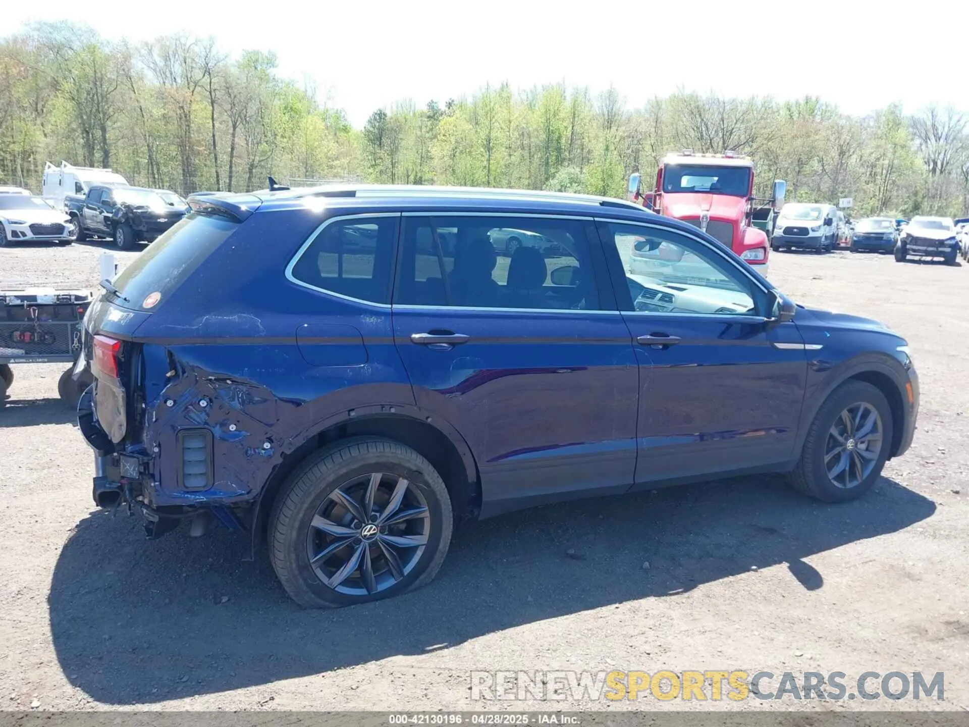 18 Photograph of a damaged car 3VV3B7AX4PM117343 VOLKSWAGEN TIGUAN 2023
