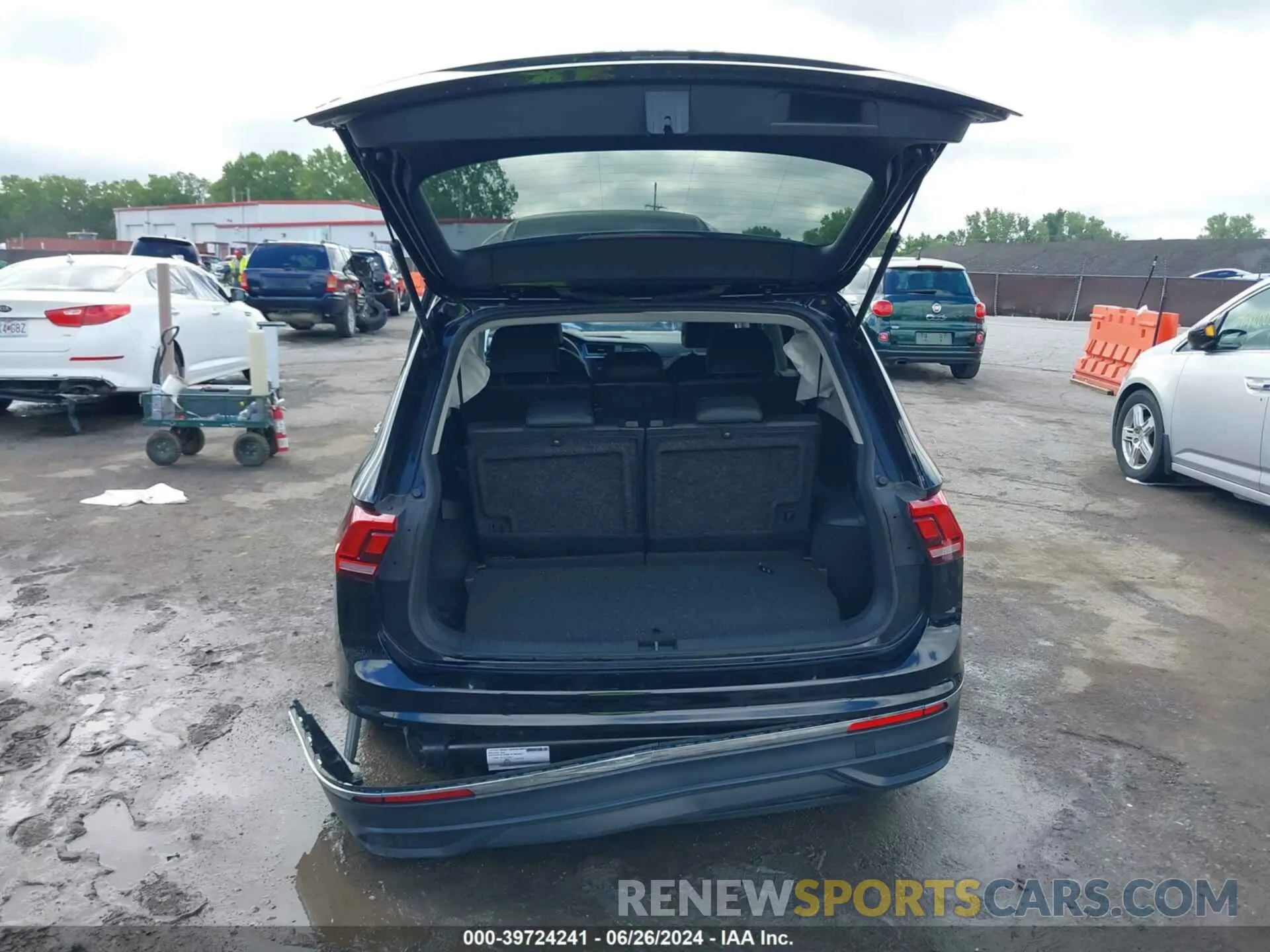 19 Фотография поврежденного автомобиля 3VV3B7AX4PM136264 VOLKSWAGEN TIGUAN 2023